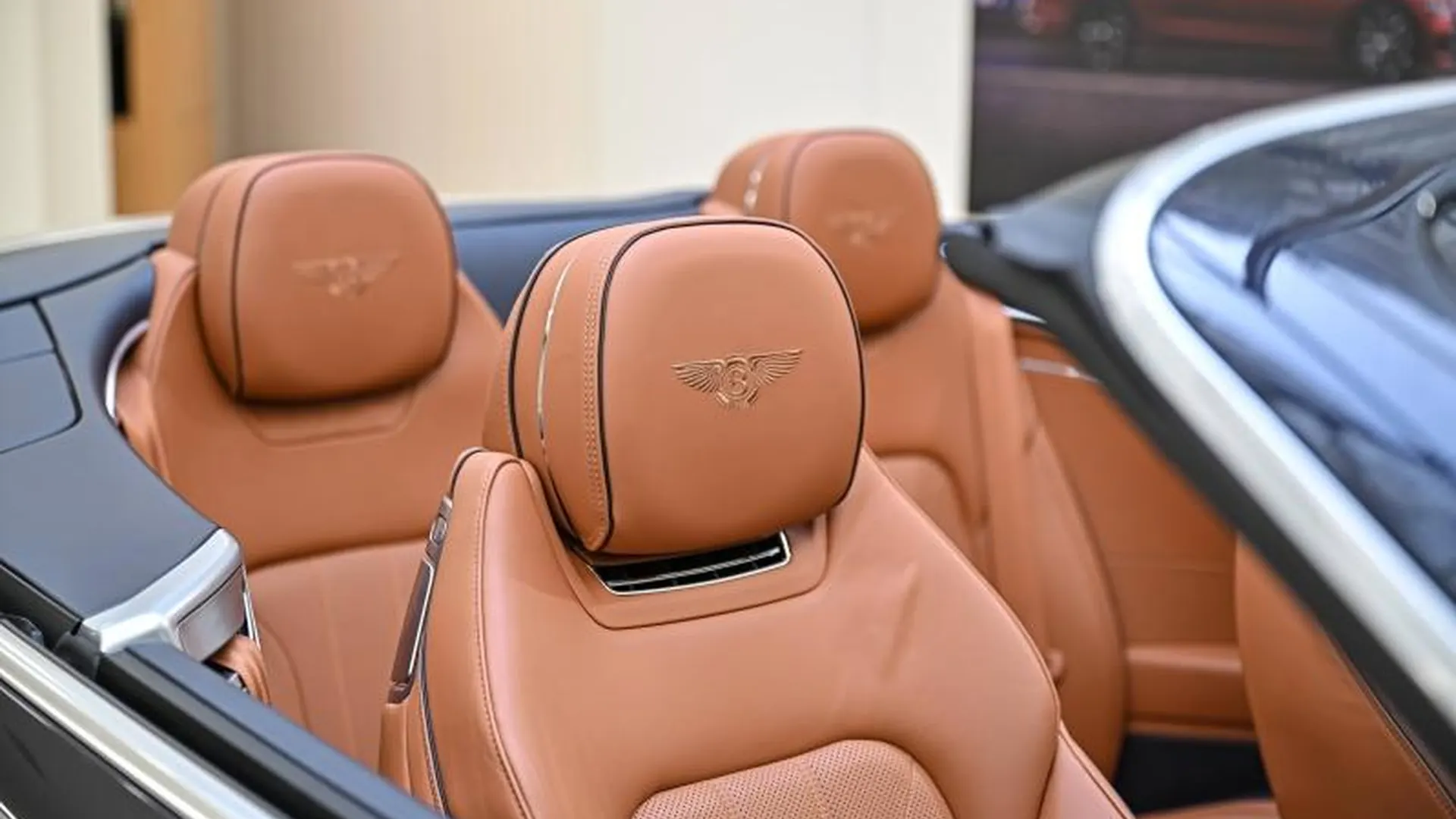 Bentley Continental GTC — photo 16