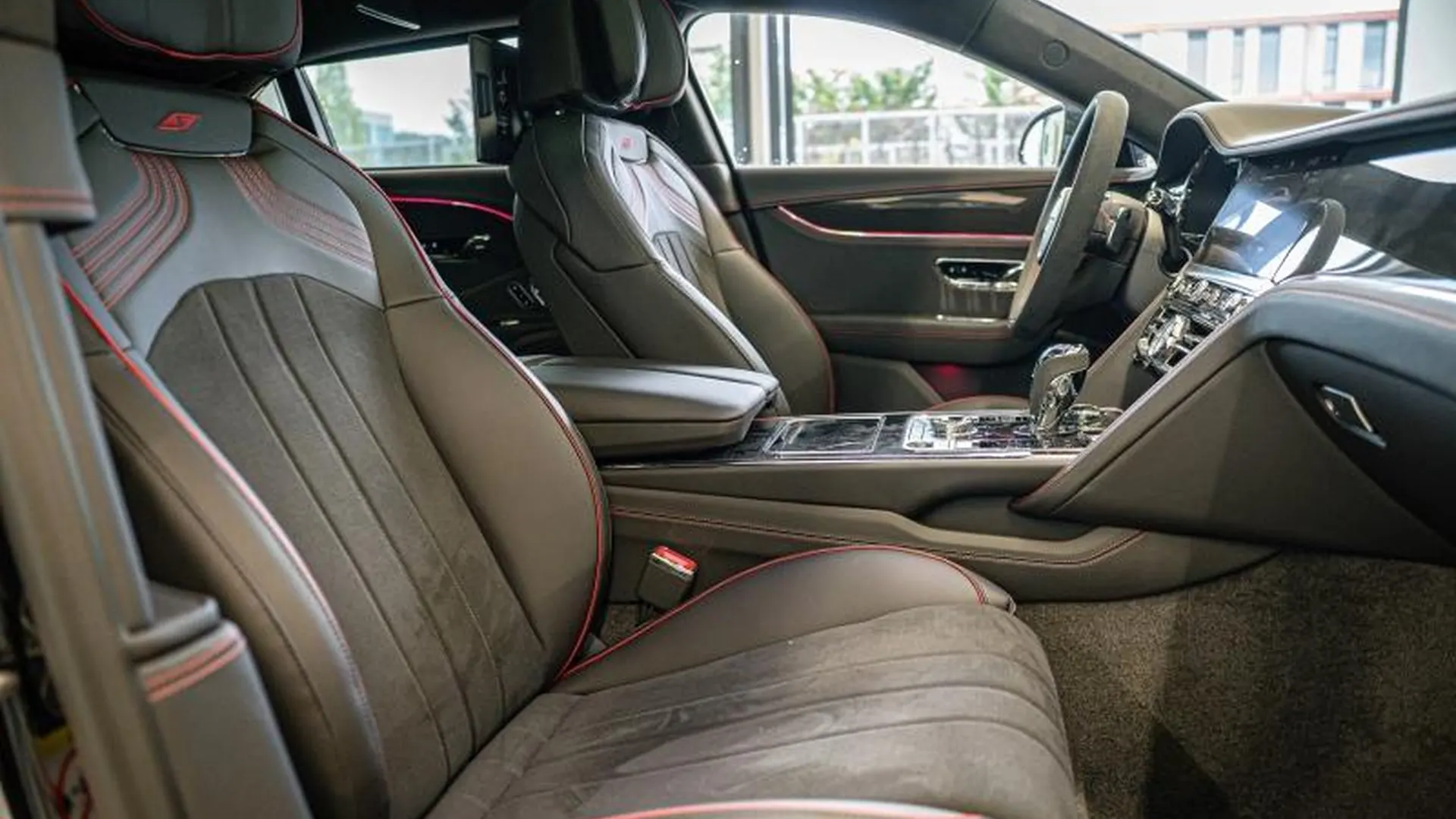 Bentley Flying Spur — photo 24