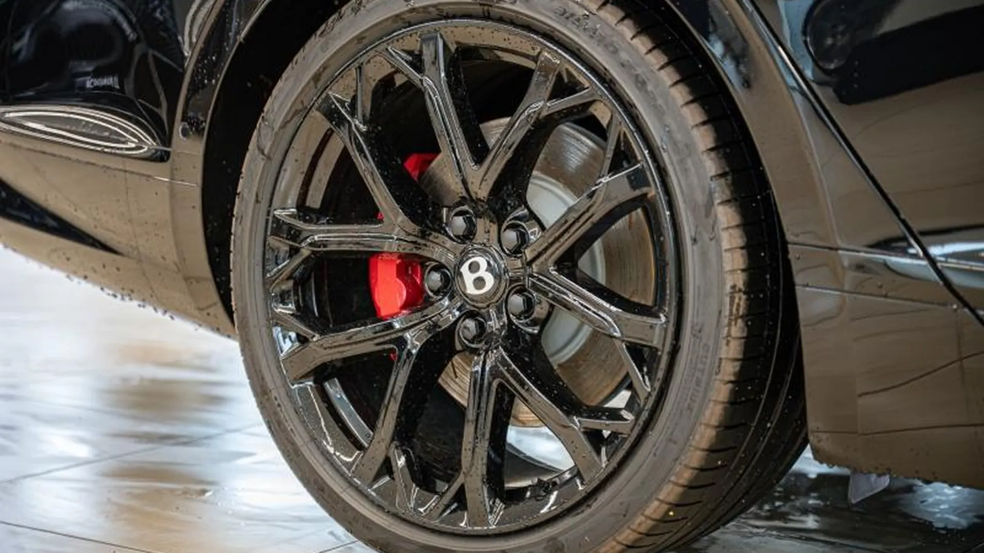 Bentley Flying Spur — photo 16