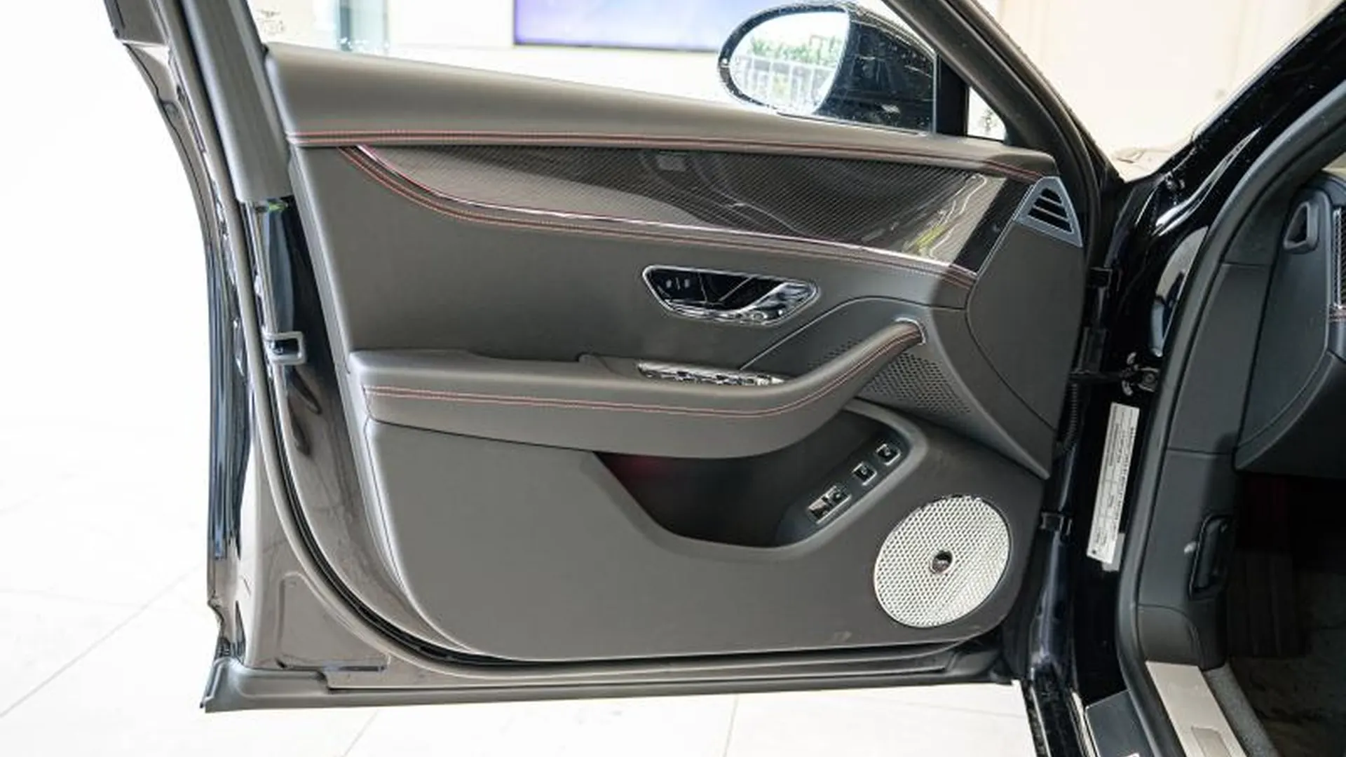 Bentley Flying Spur — photo 25