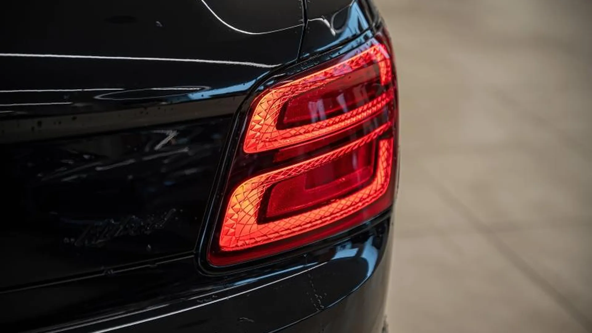 Bentley Flying Spur — photo 11