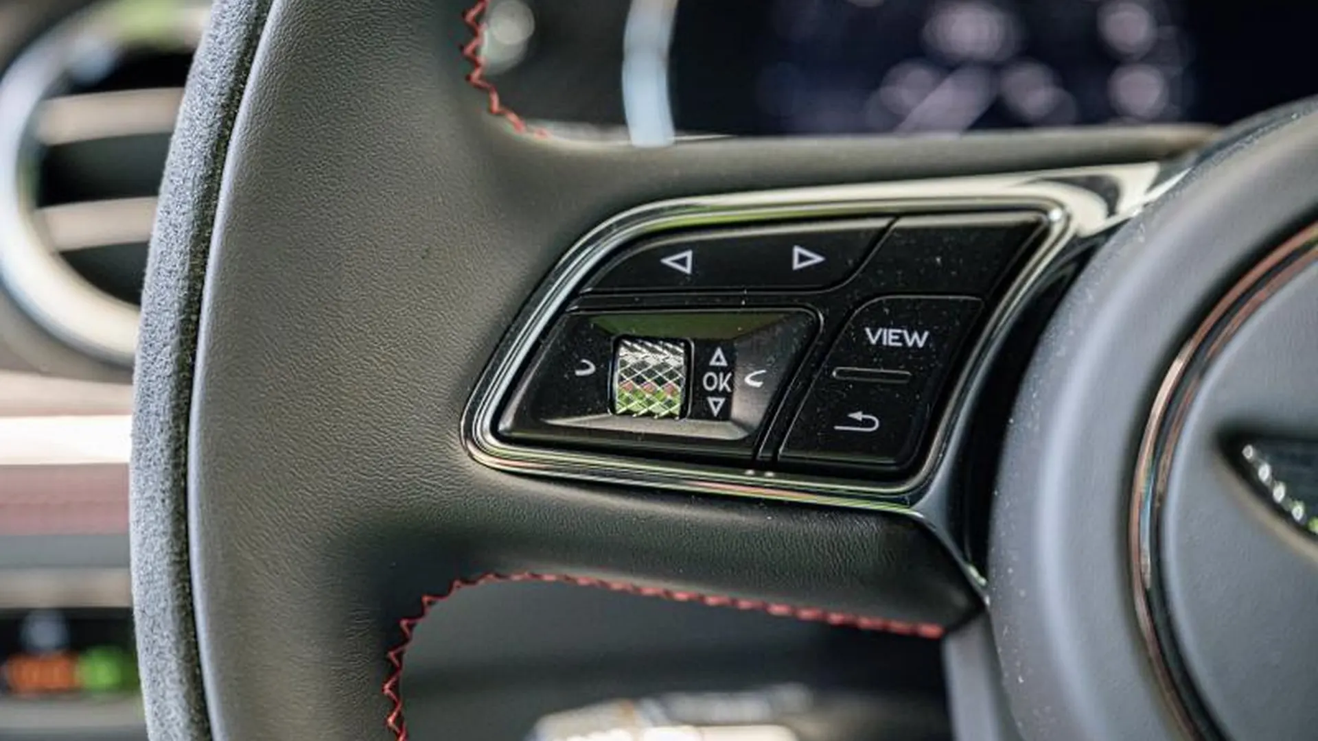 Bentley Flying Spur — photo 36