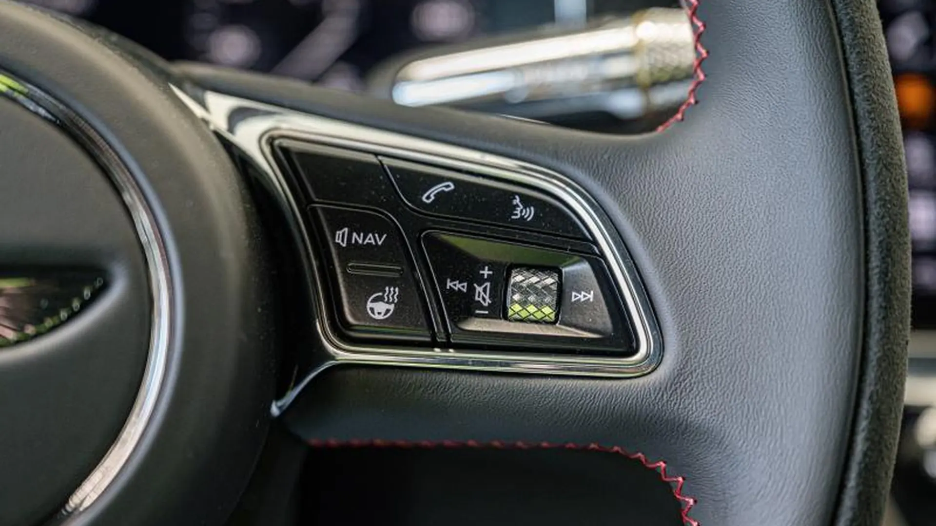 Bentley Flying Spur — photo 37