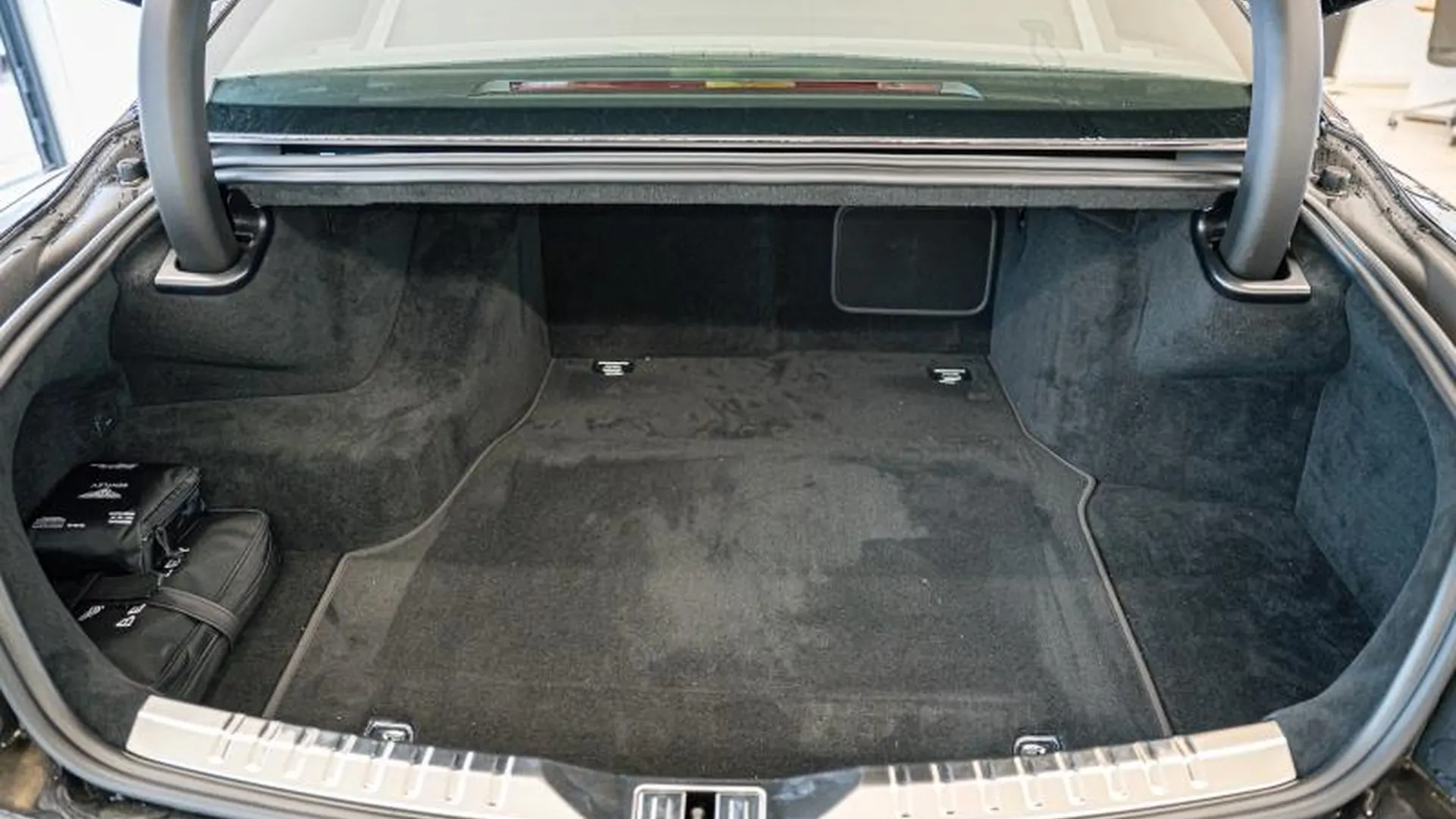 Bentley Flying Spur — photo 47