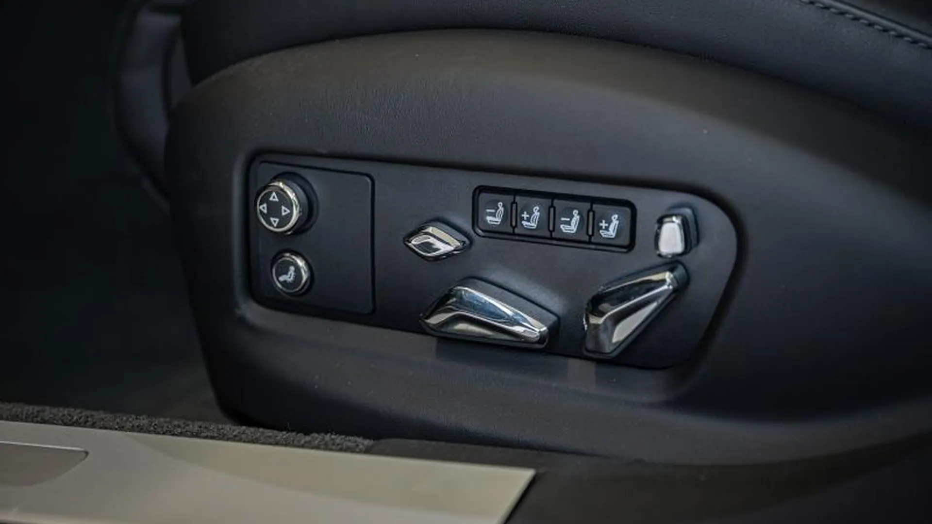 Bentley Flying Spur — photo 33