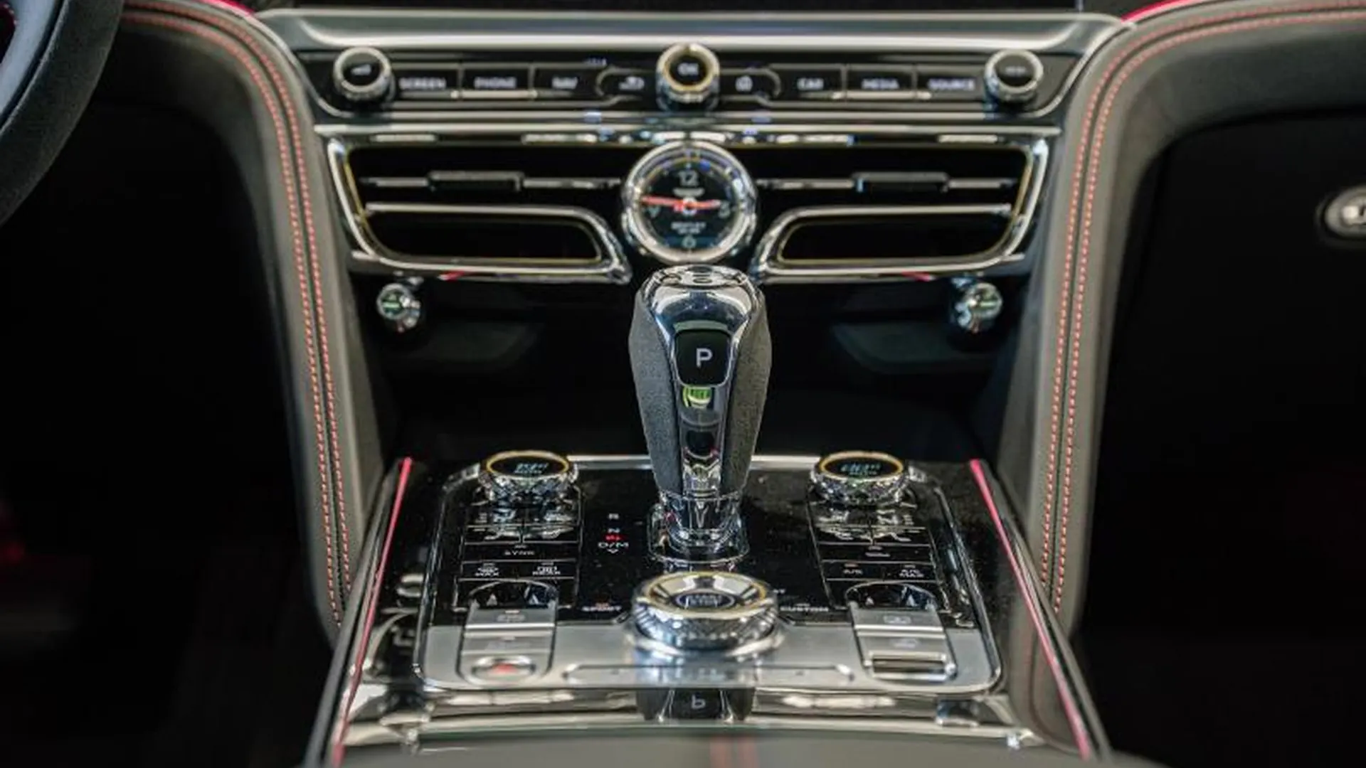 Bentley Flying Spur — photo 31