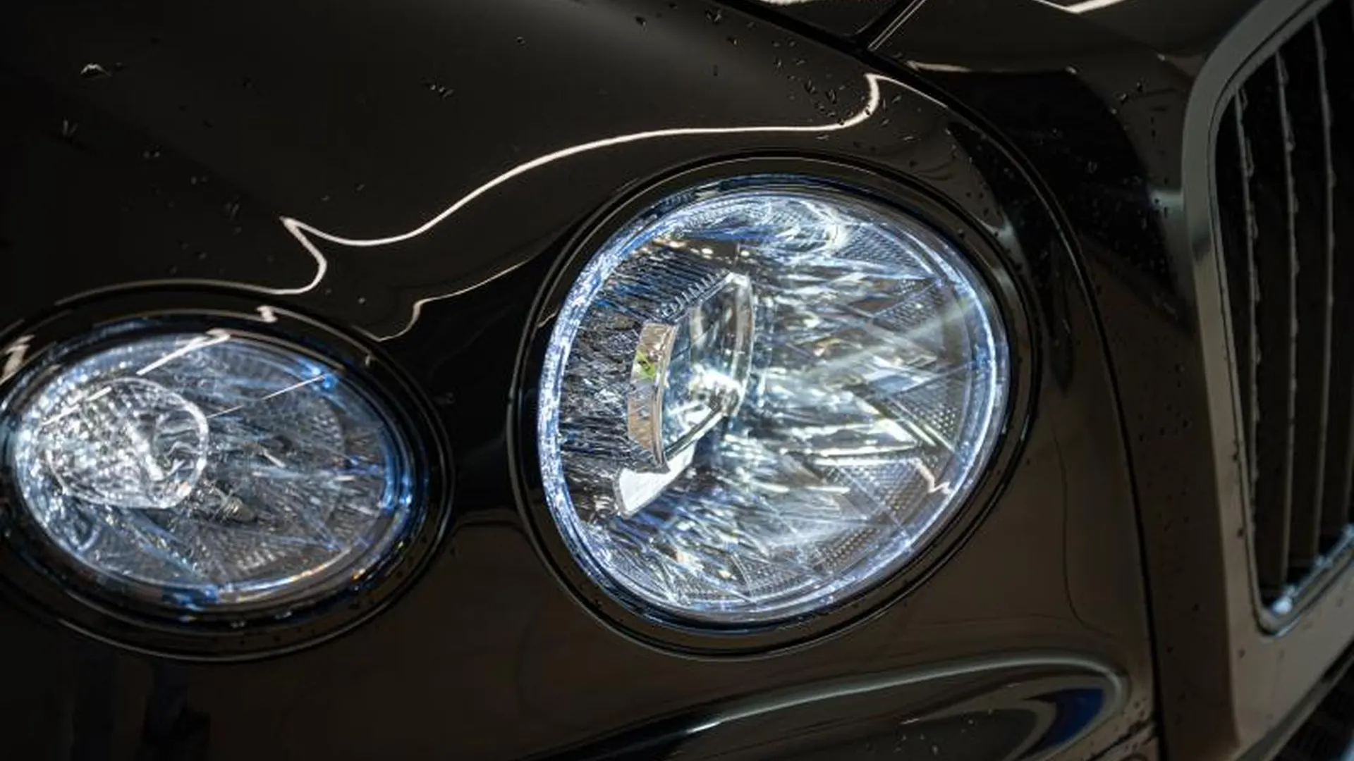 Bentley Flying Spur — photo 12