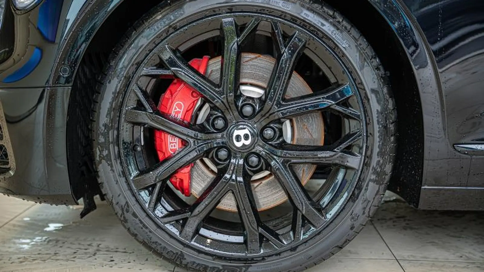 Bentley Flying Spur — photo 17