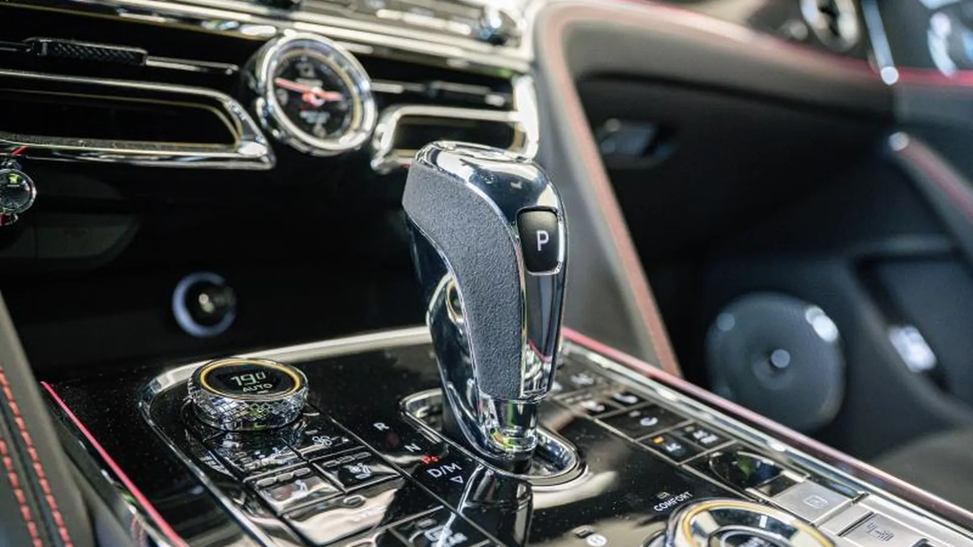 Bentley Flying Spur — photo 40