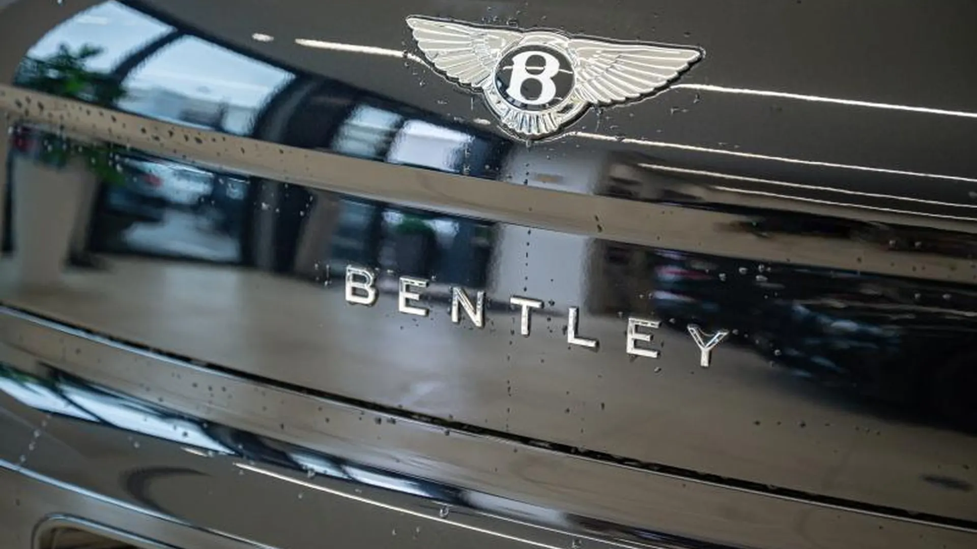 Bentley Flying Spur — photo 13
