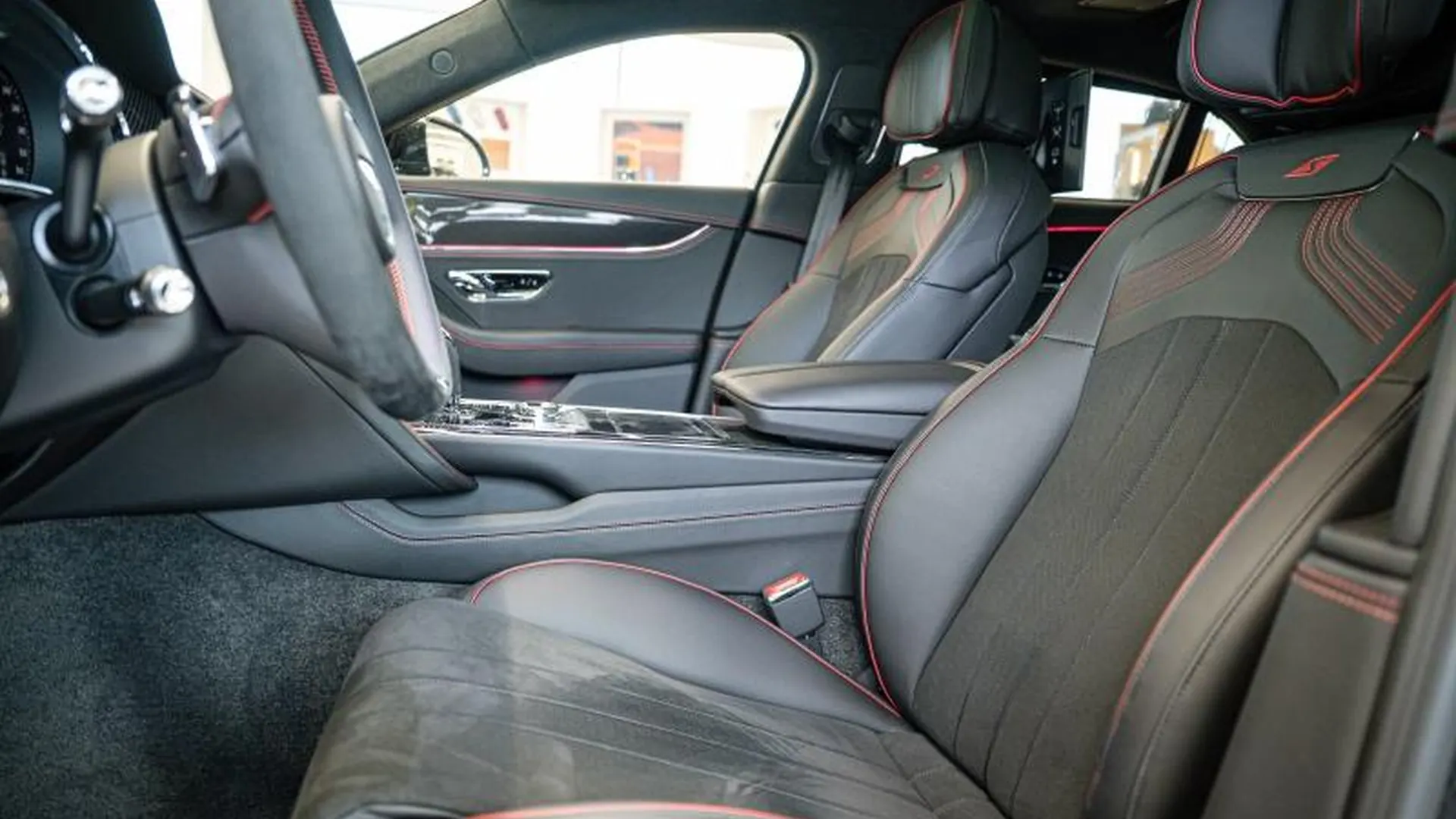 Bentley Flying Spur — photo 19