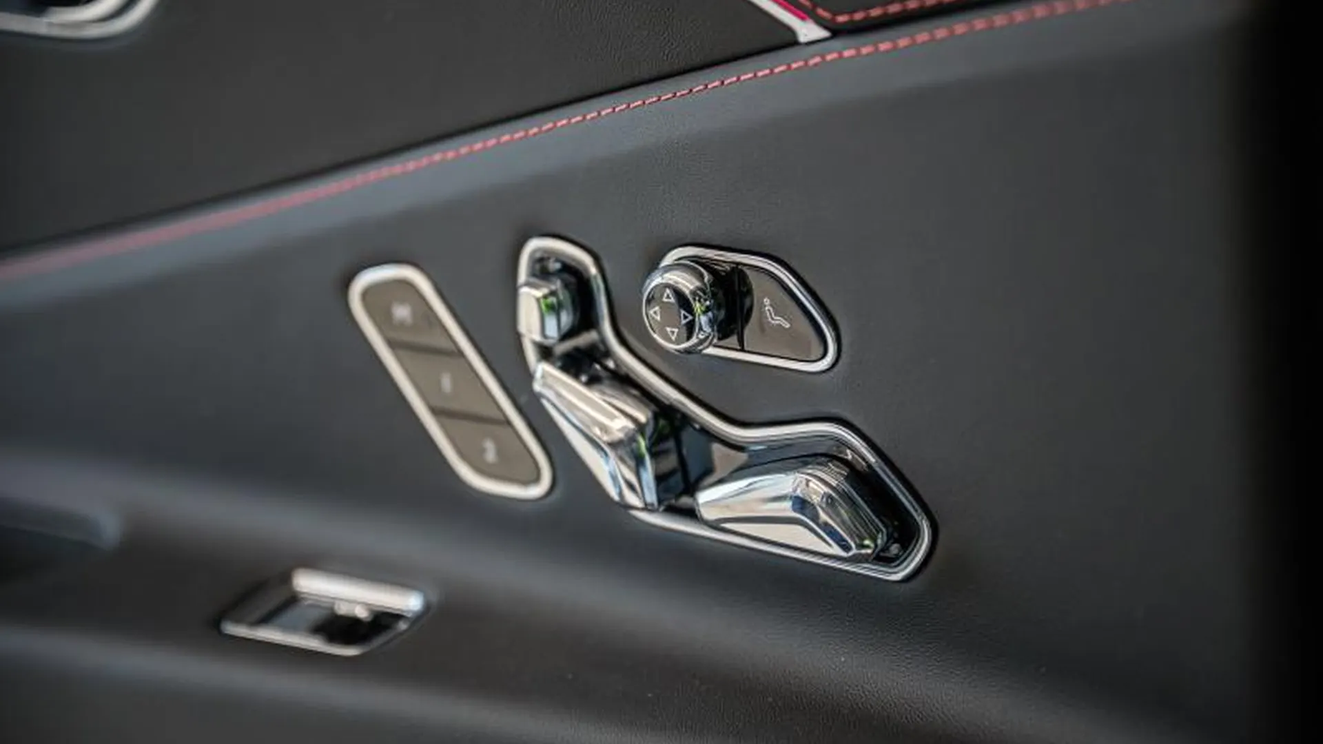 Bentley Flying Spur — photo 28
