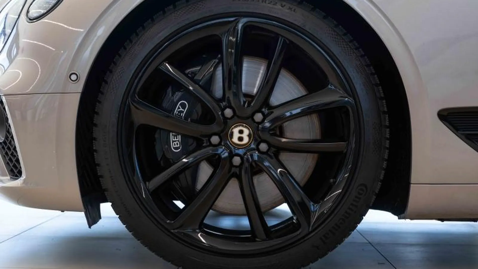 Bentley Continental GT — photo 17