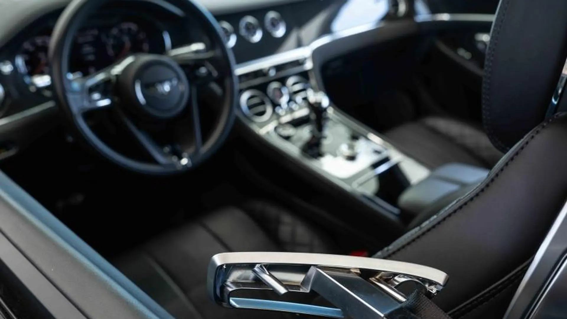 Bentley Continental GT — photo 12