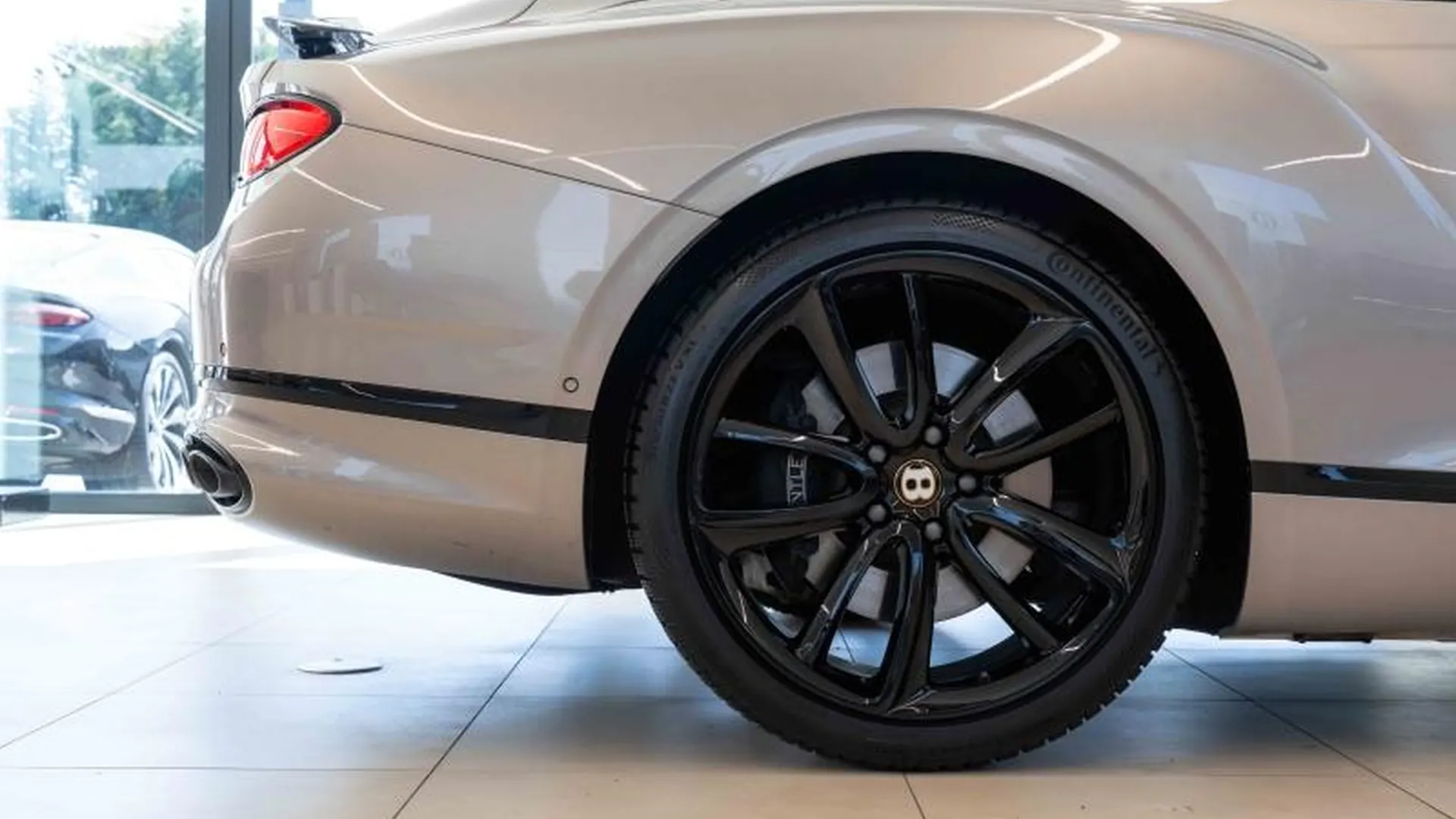Bentley Continental GT — photo 32