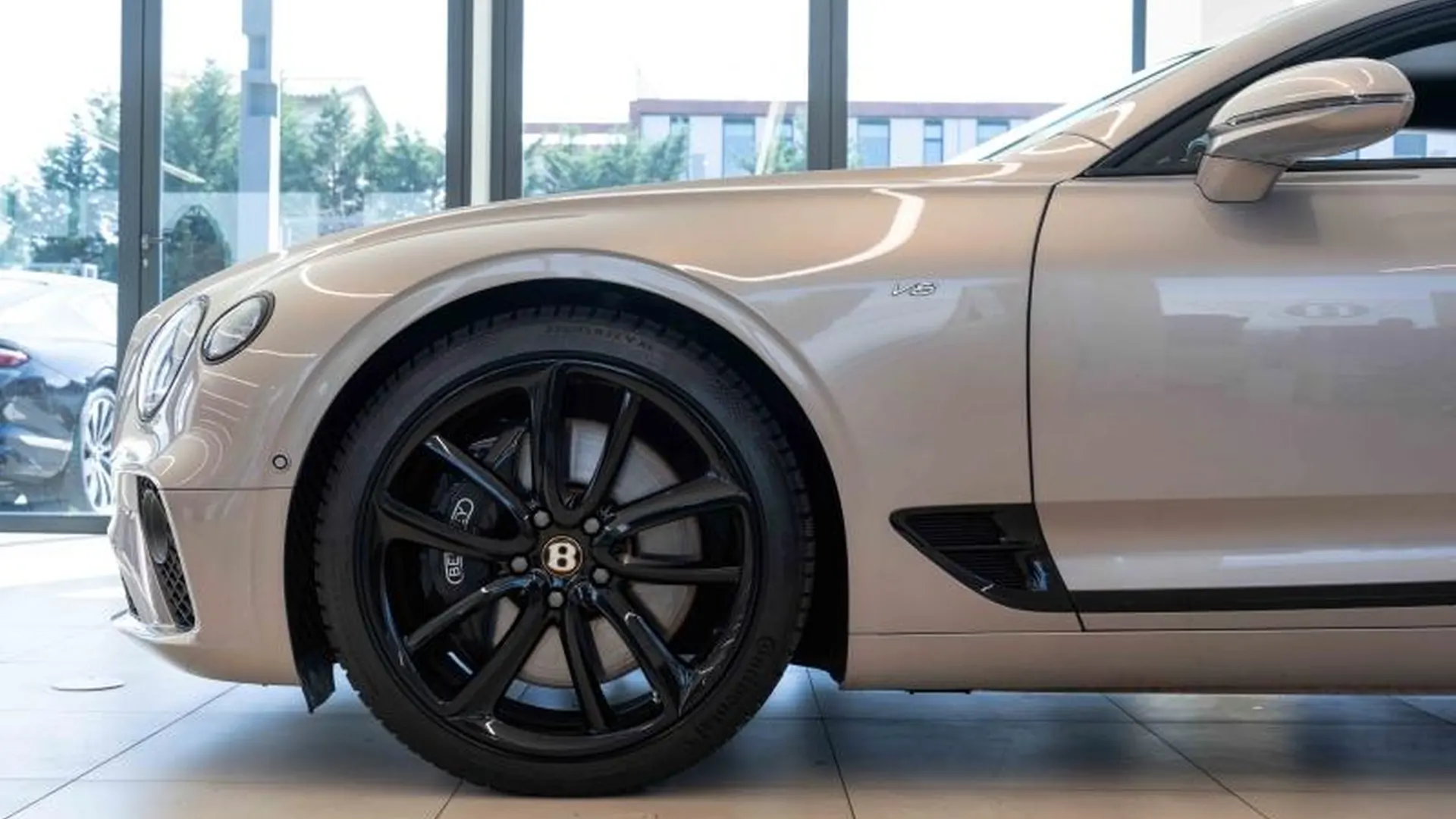 Bentley Continental GT — photo 16