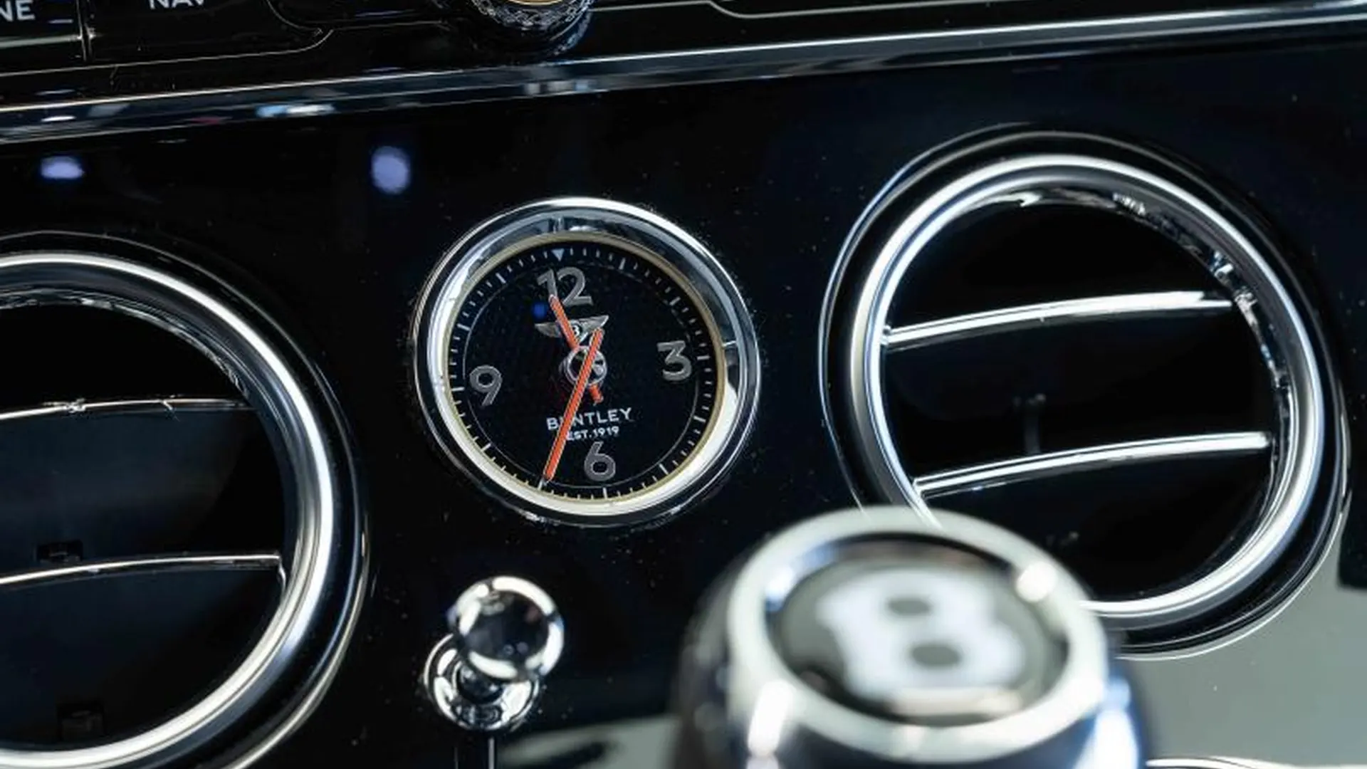 Bentley Continental GT — photo 27
