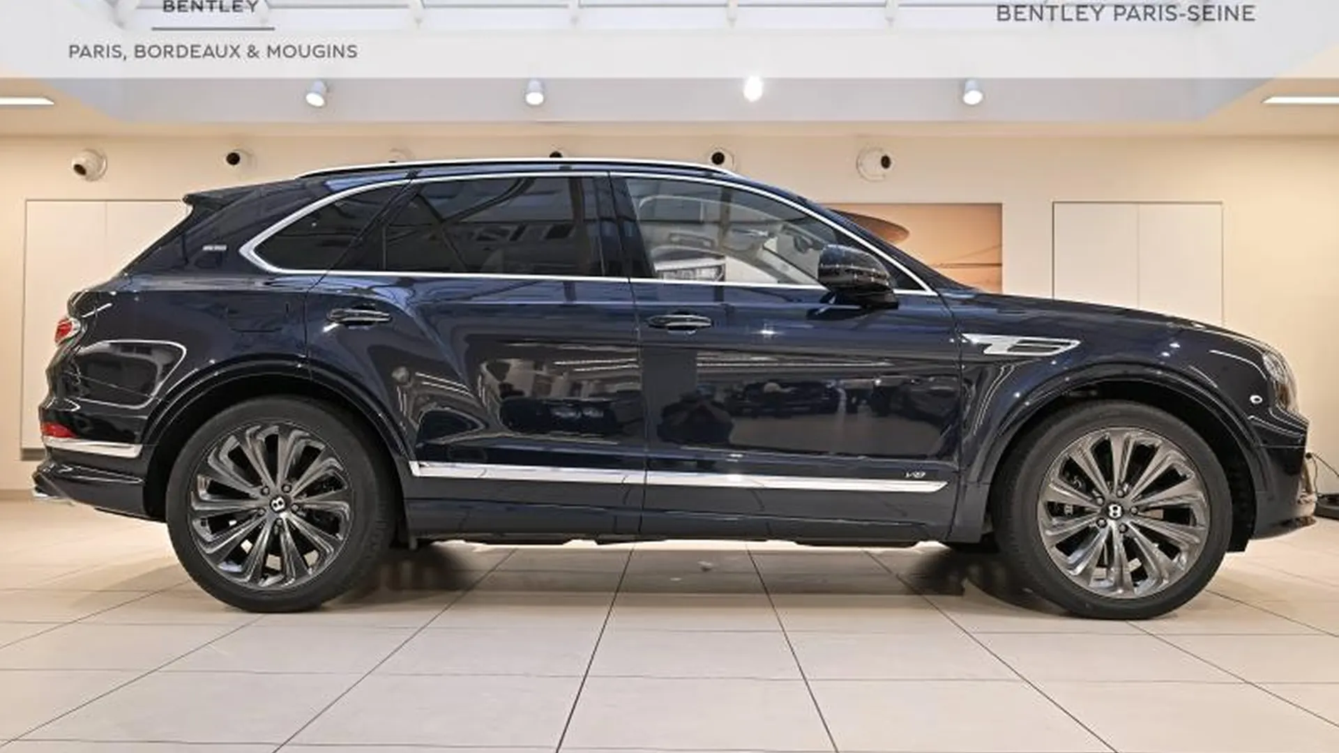 Bentley Bentayga — photo 2