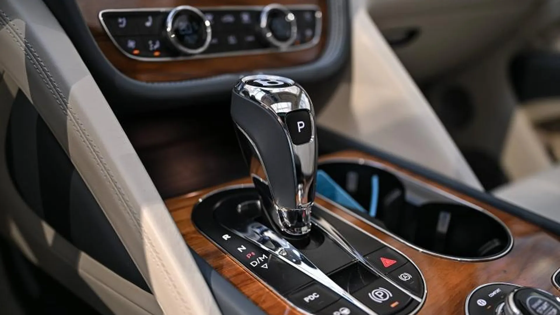 Bentley Bentayga — photo 39