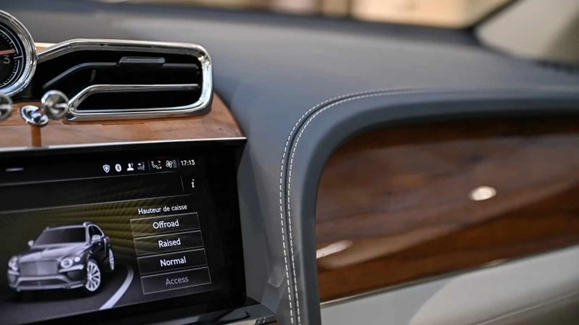 Bentley Bentayga — photo 40
