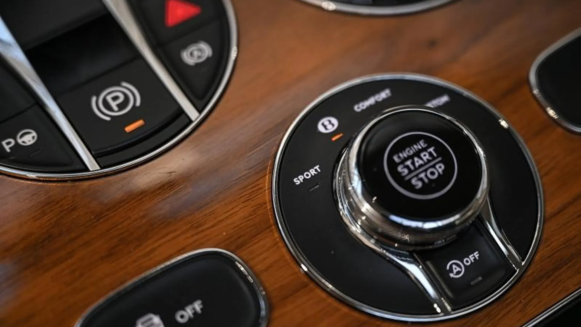 Bentley Bentayga — photo 38
