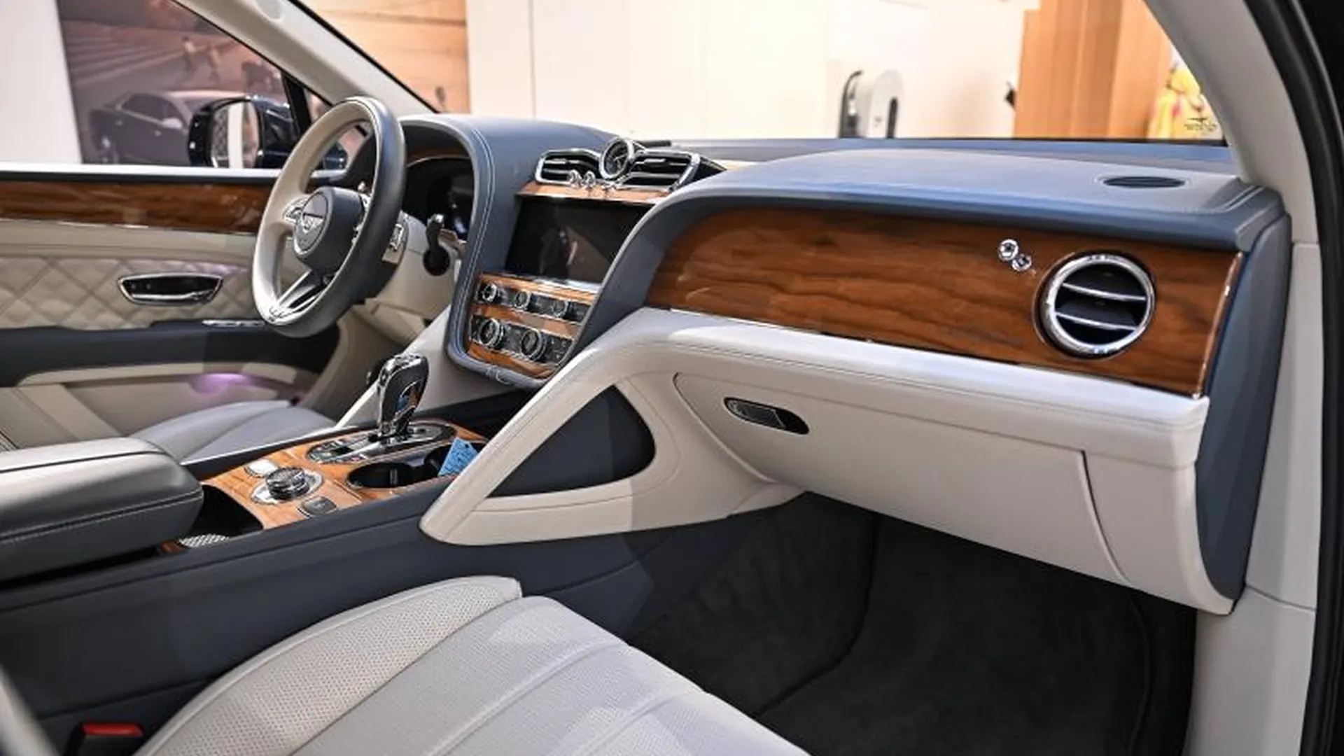 Bentley Bentayga — photo 15