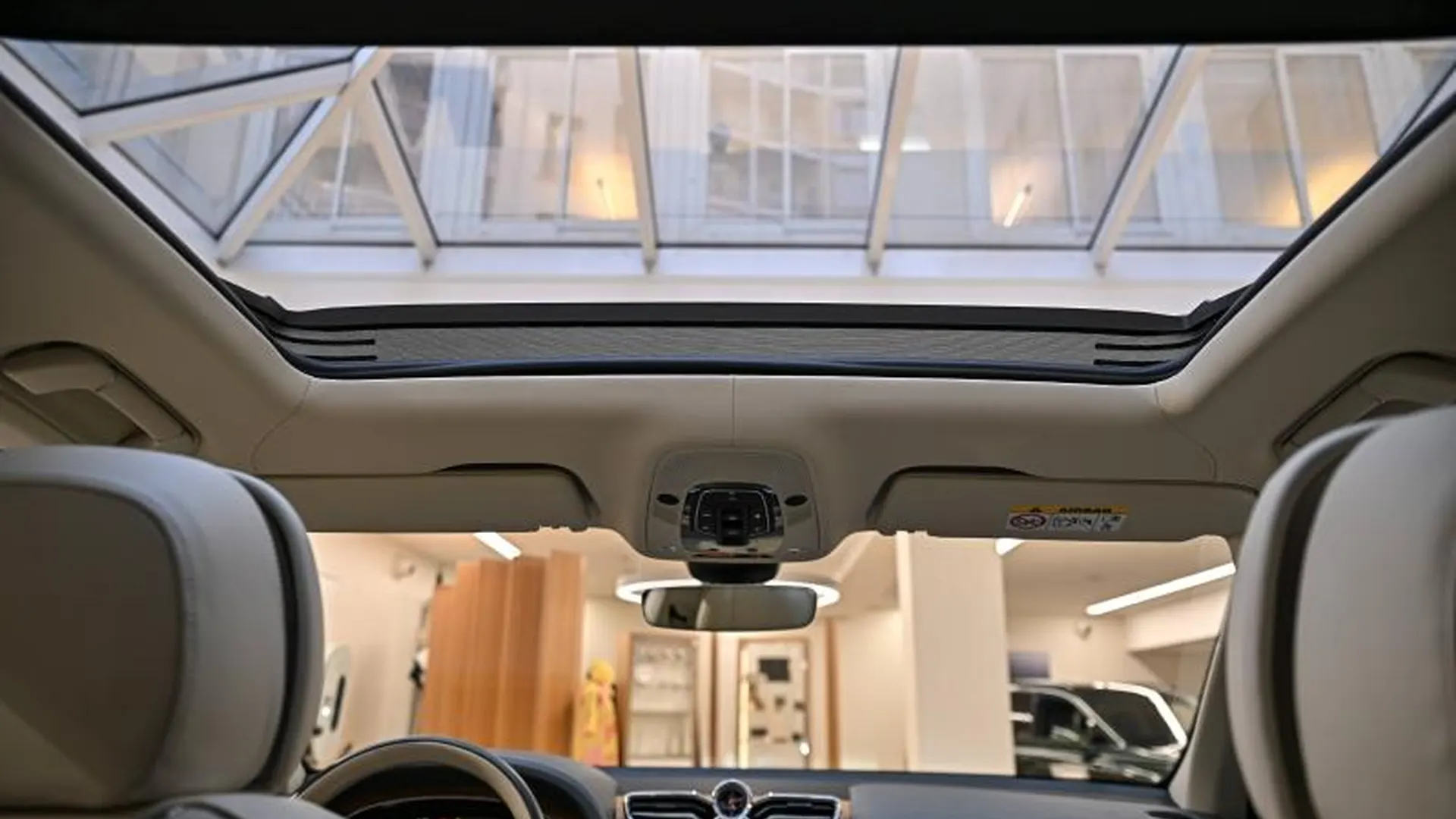 Bentley Bentayga — photo 27