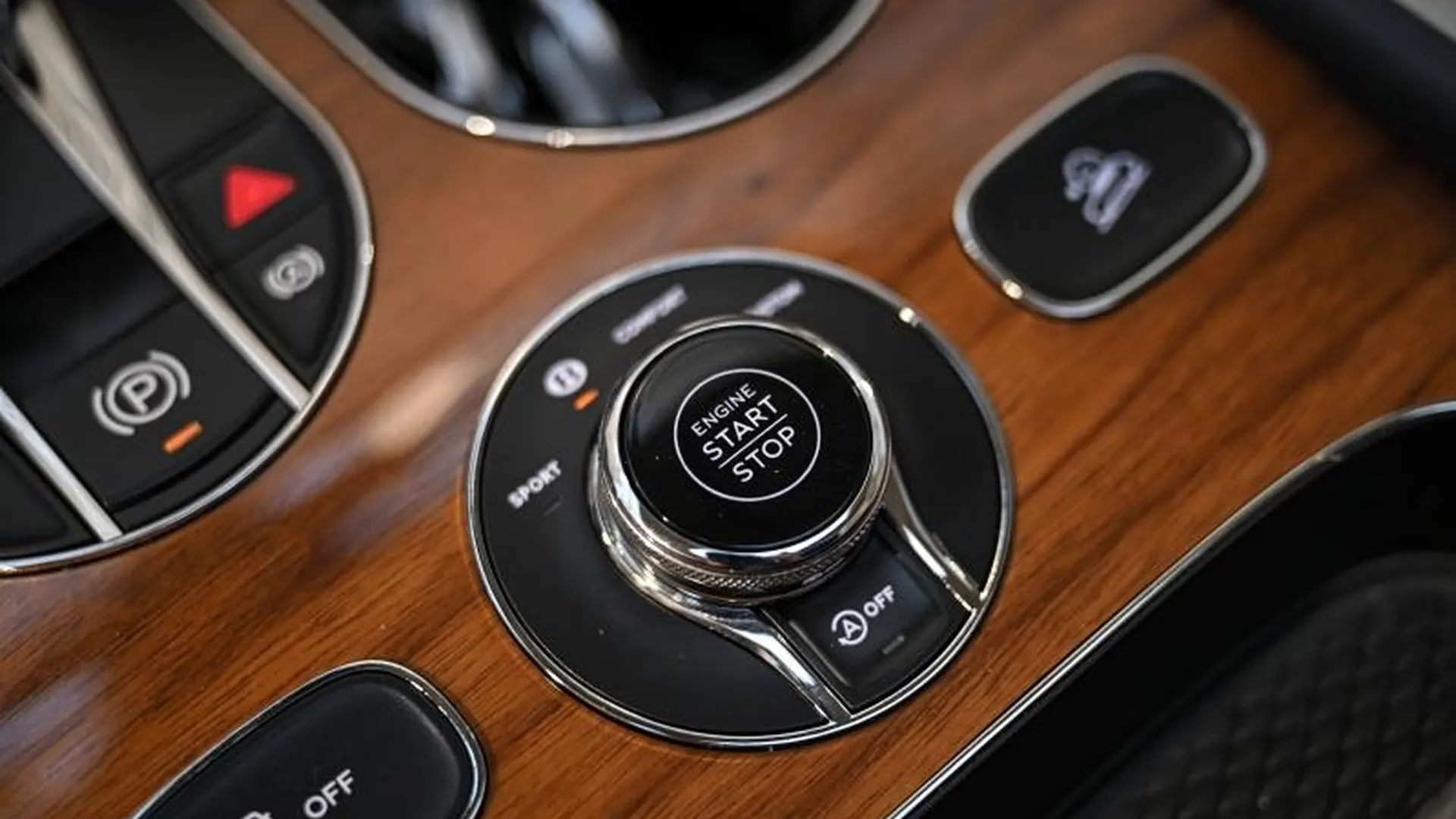 Bentley Bentayga — photo 37