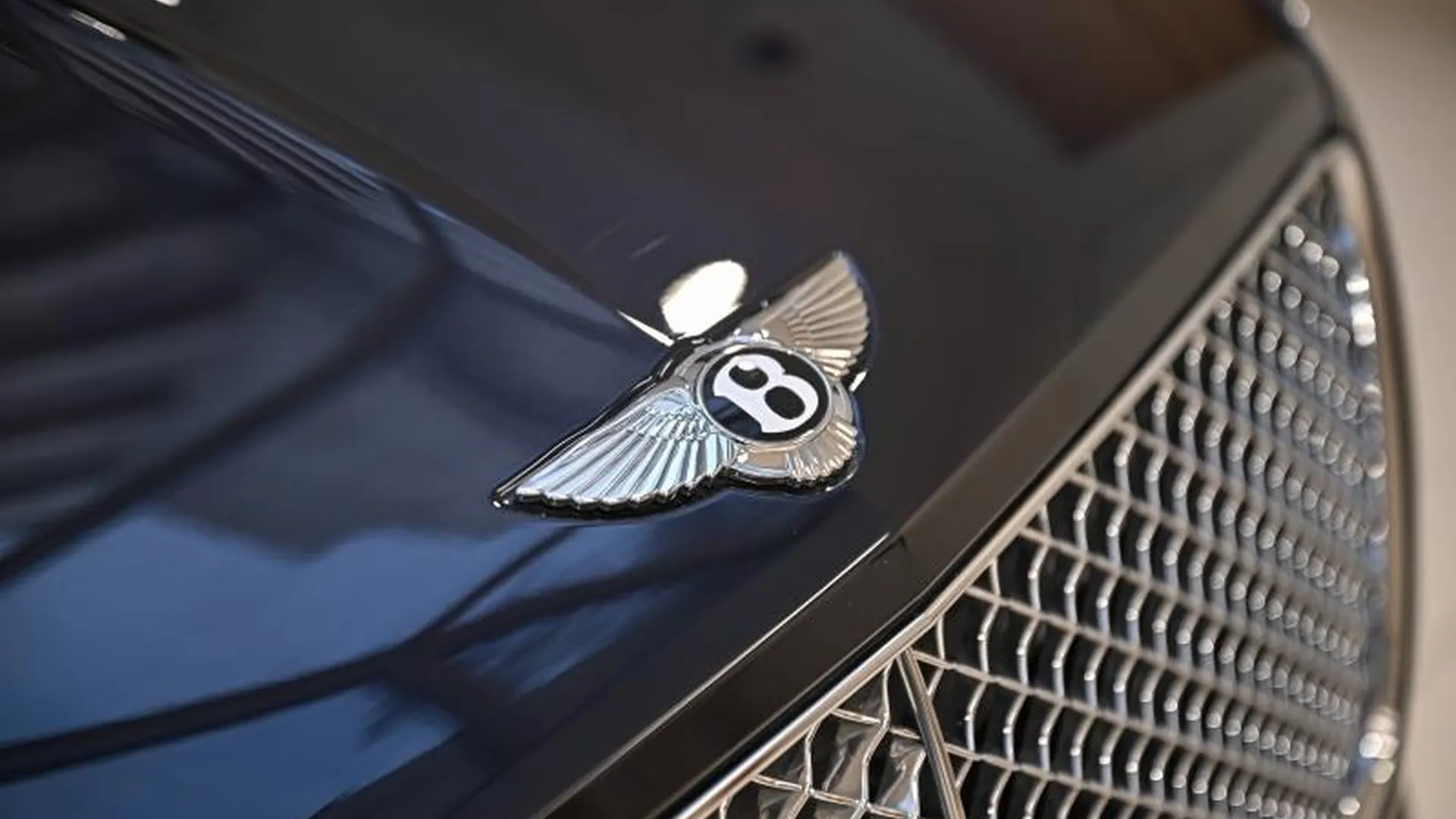 Bentley Bentayga — photo 13