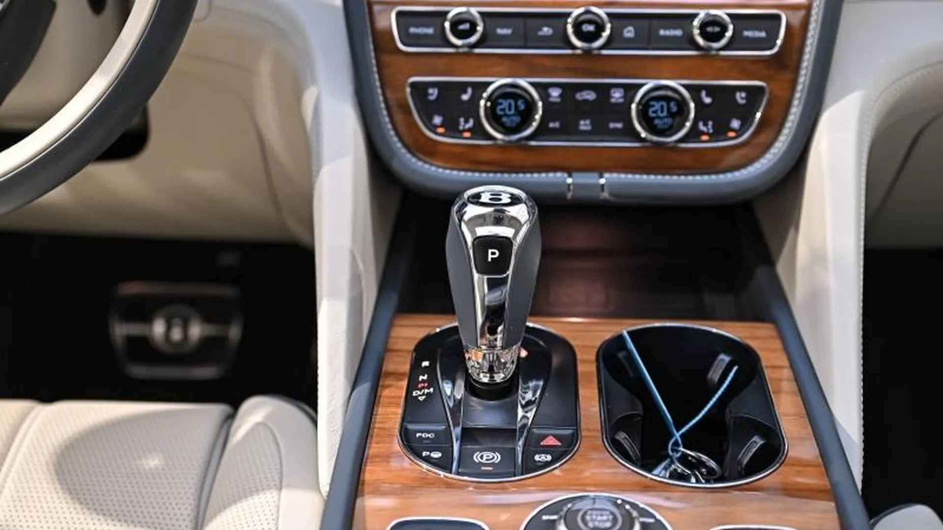 Bentley Bentayga — photo 26