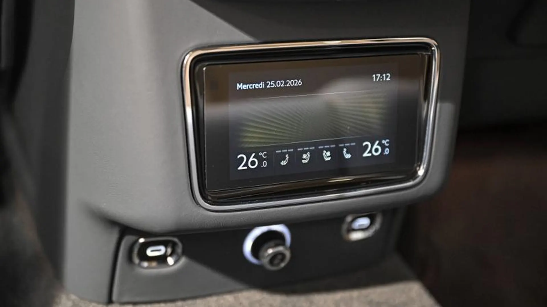Bentley Bentayga — photo 28
