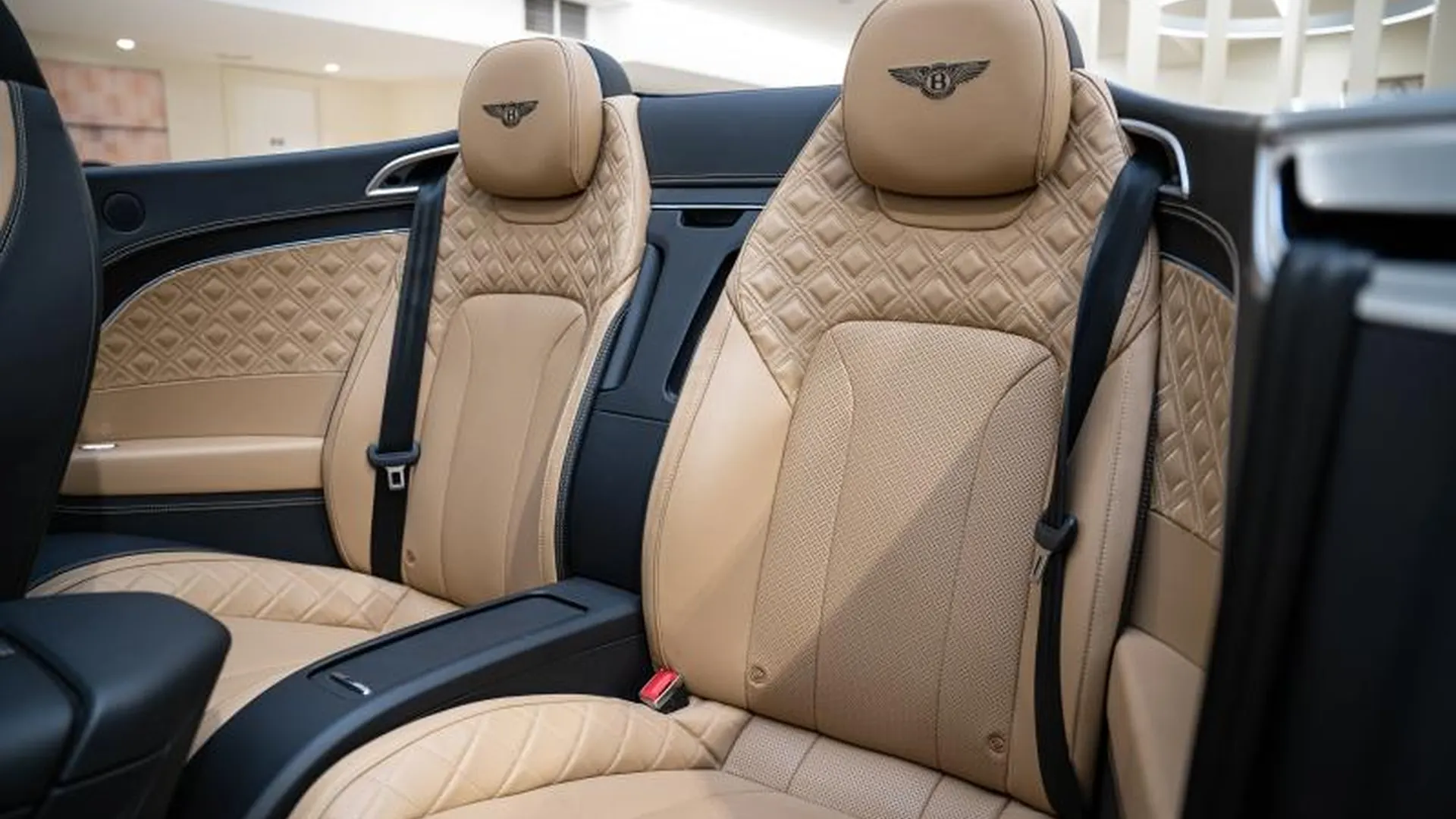 Bentley Continental GTC — photo 19