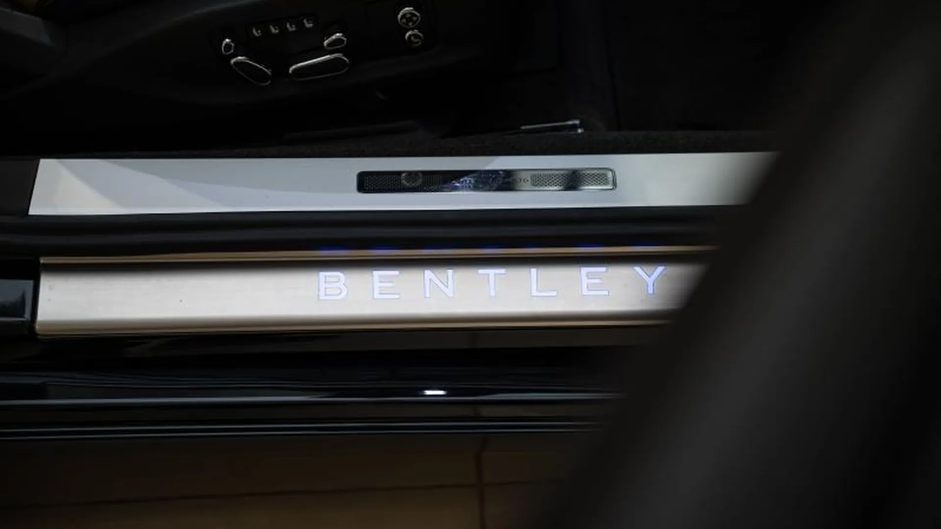Bentley Continental GTC — photo 35
