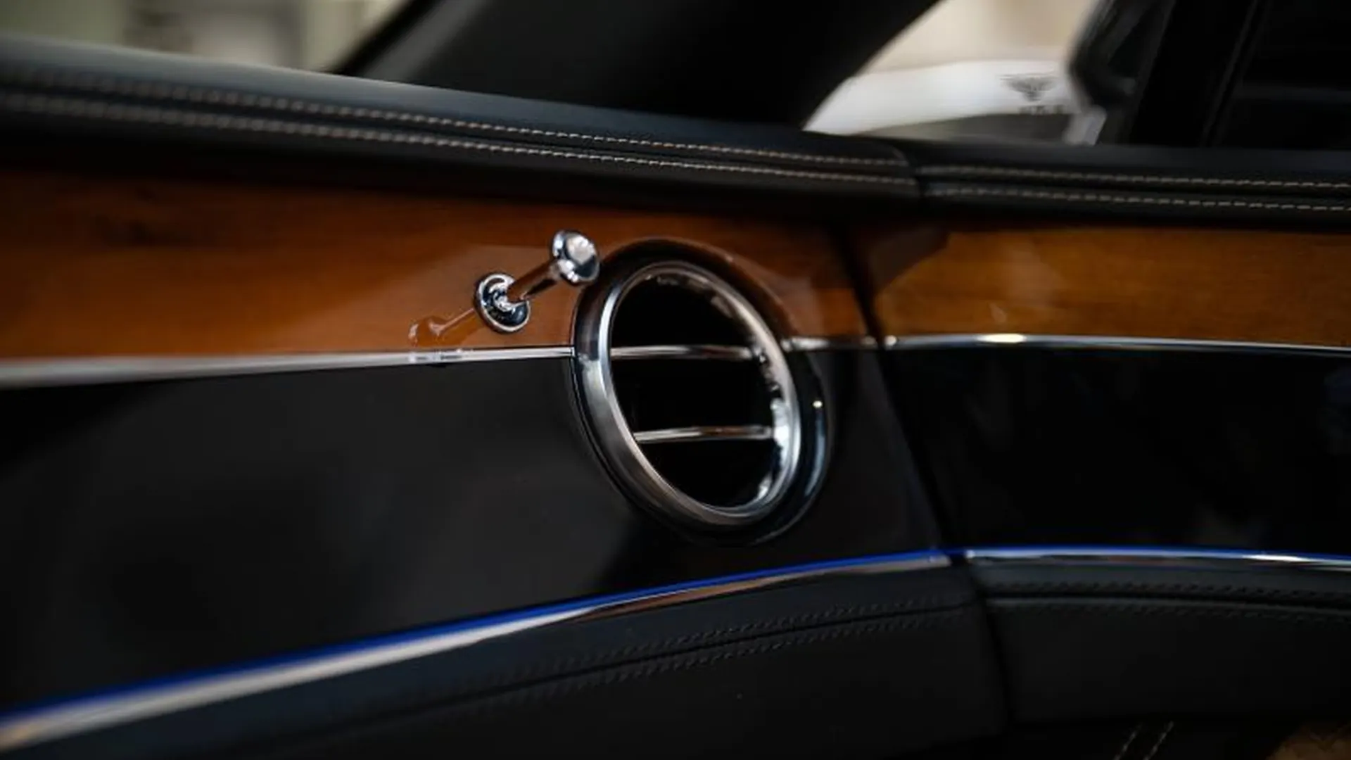 Bentley Continental GTC — photo 34