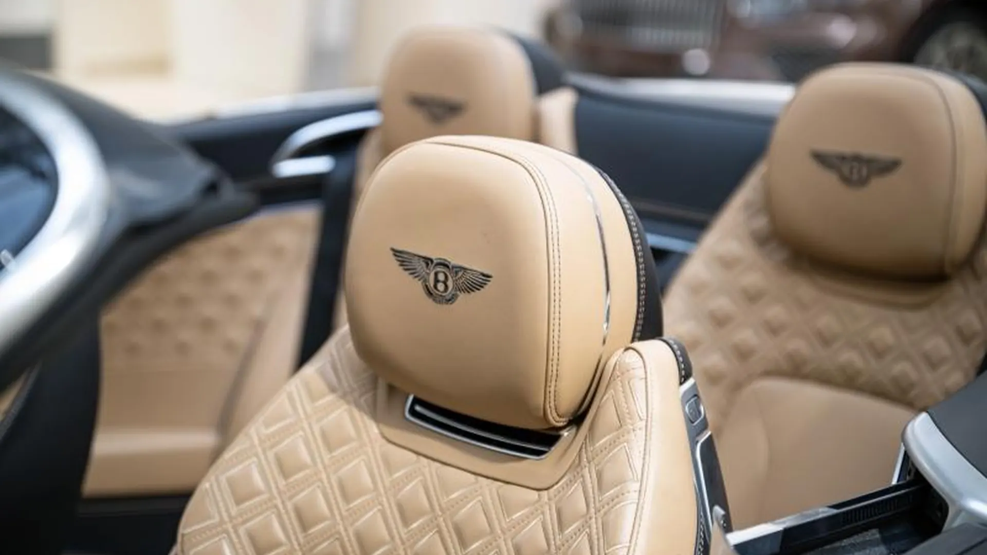 Bentley Continental GTC — photo 17