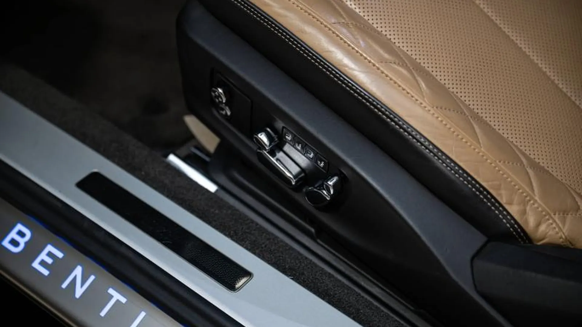 Bentley Continental GTC — photo 22