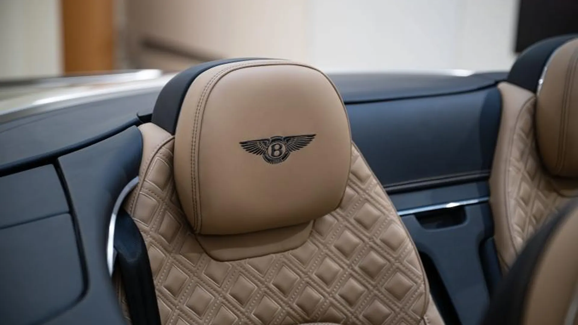 Bentley Continental GTC — photo 20