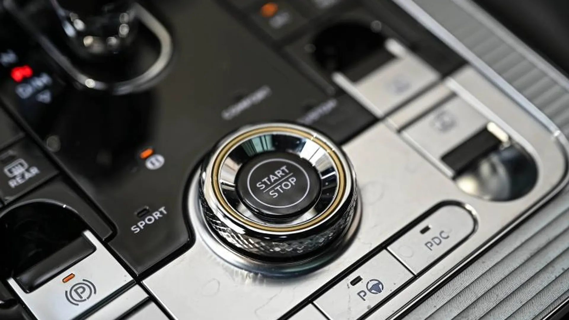 Bentley Flying Spur — photo 41