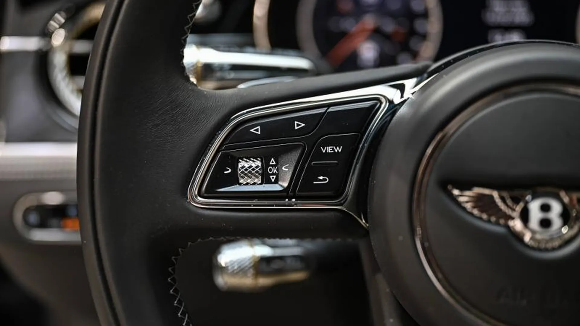 Bentley Flying Spur — photo 37