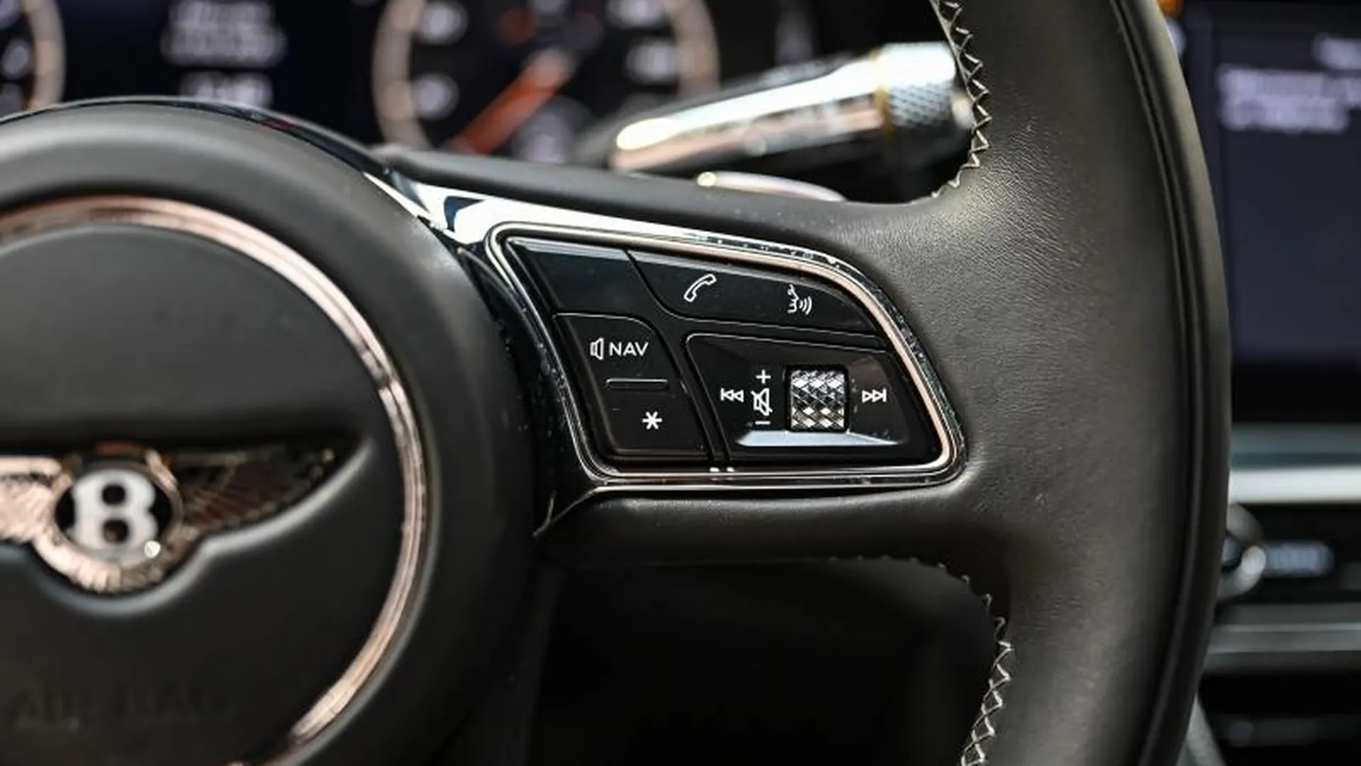 Bentley Flying Spur — photo 38