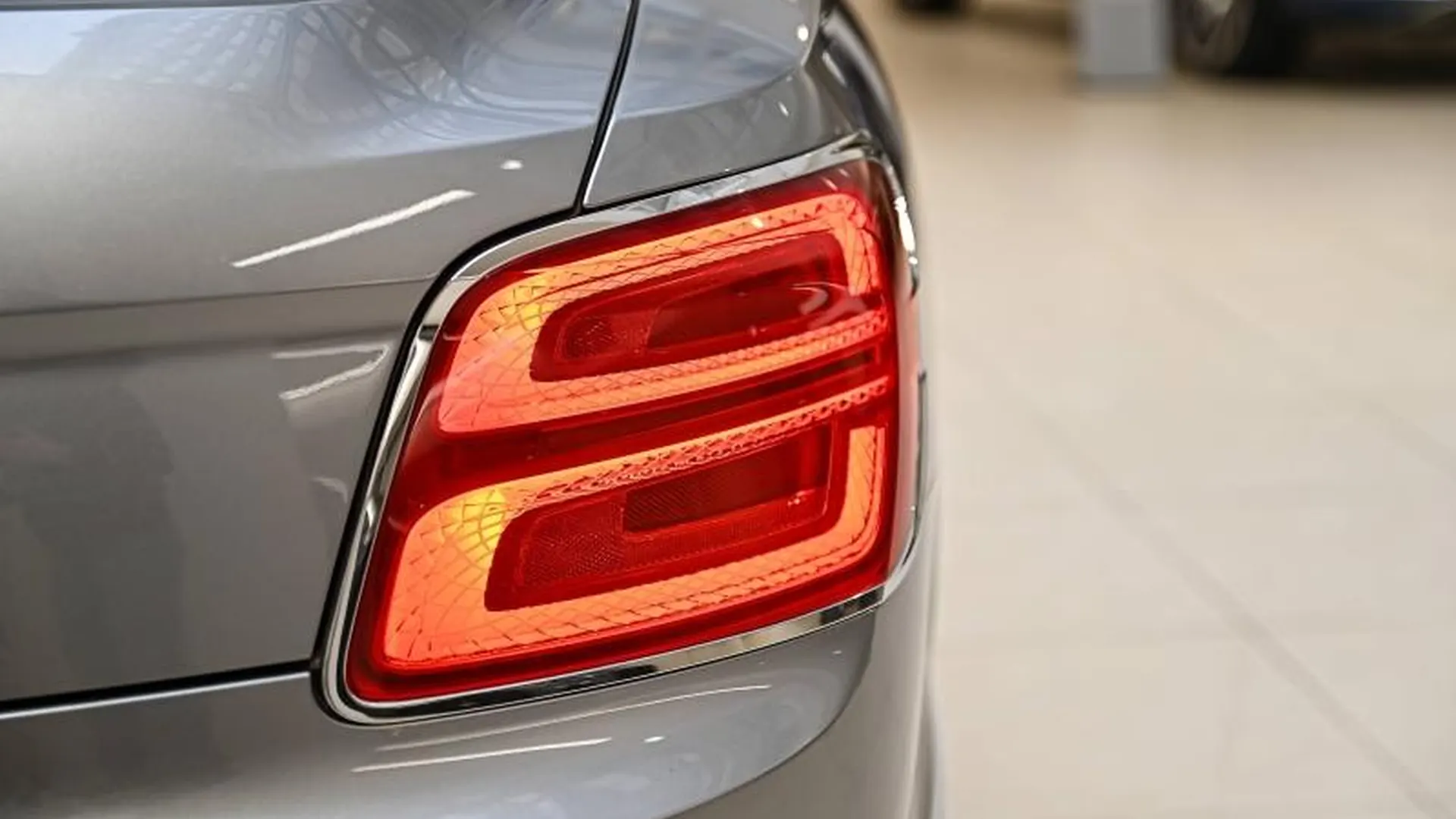 Bentley Flying Spur — photo 8