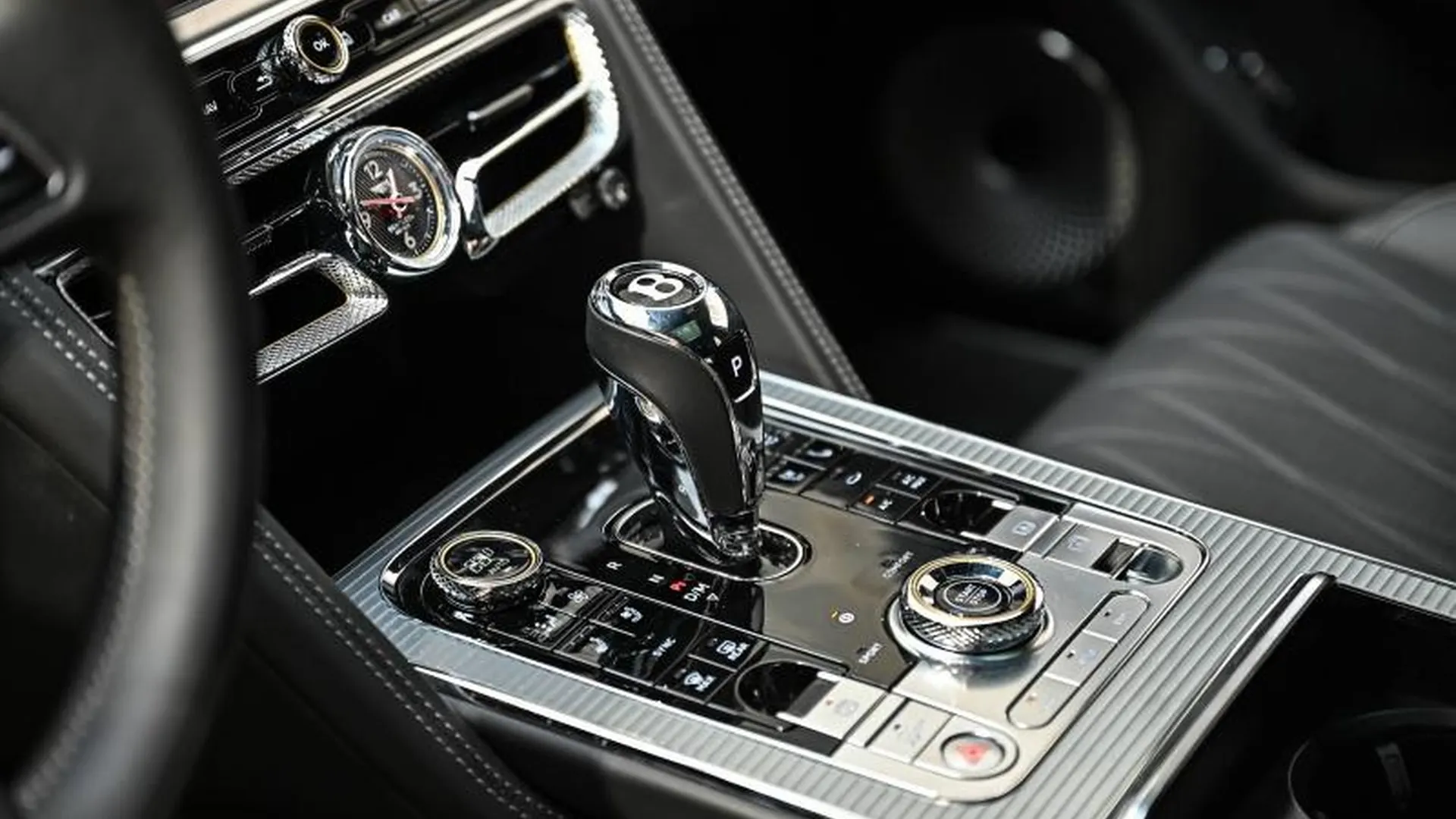 Bentley Flying Spur — photo 35