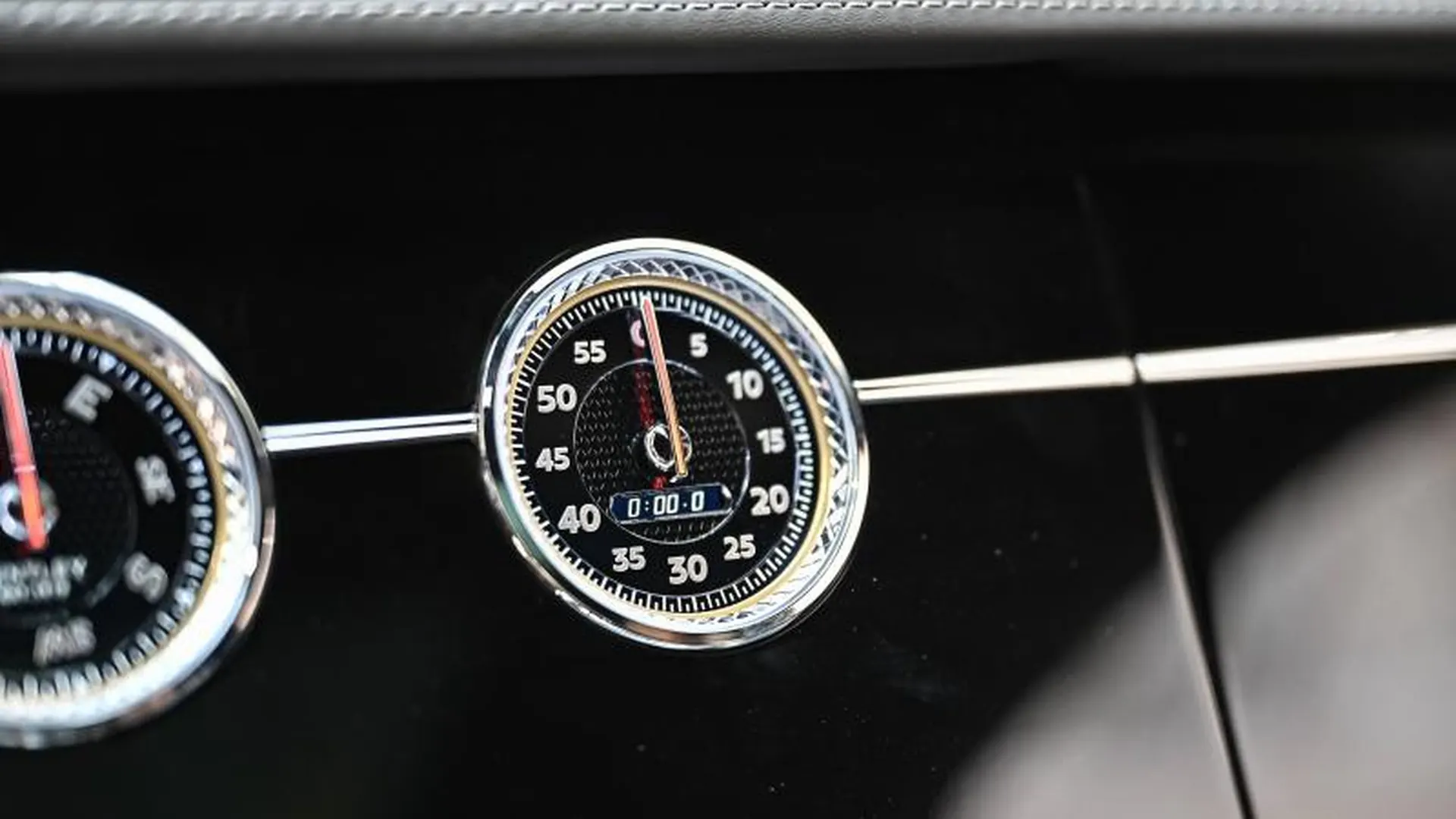 Bentley Flying Spur — photo 47