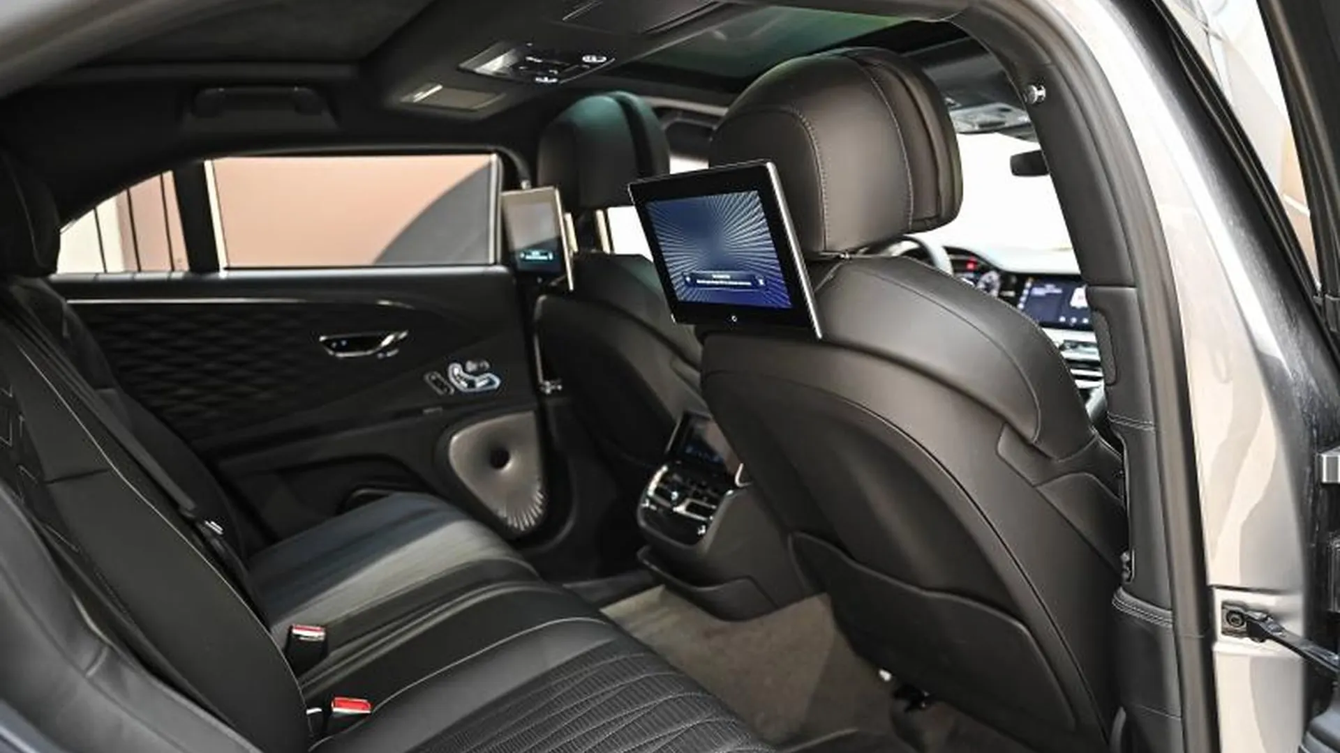 Bentley Flying Spur — photo 16