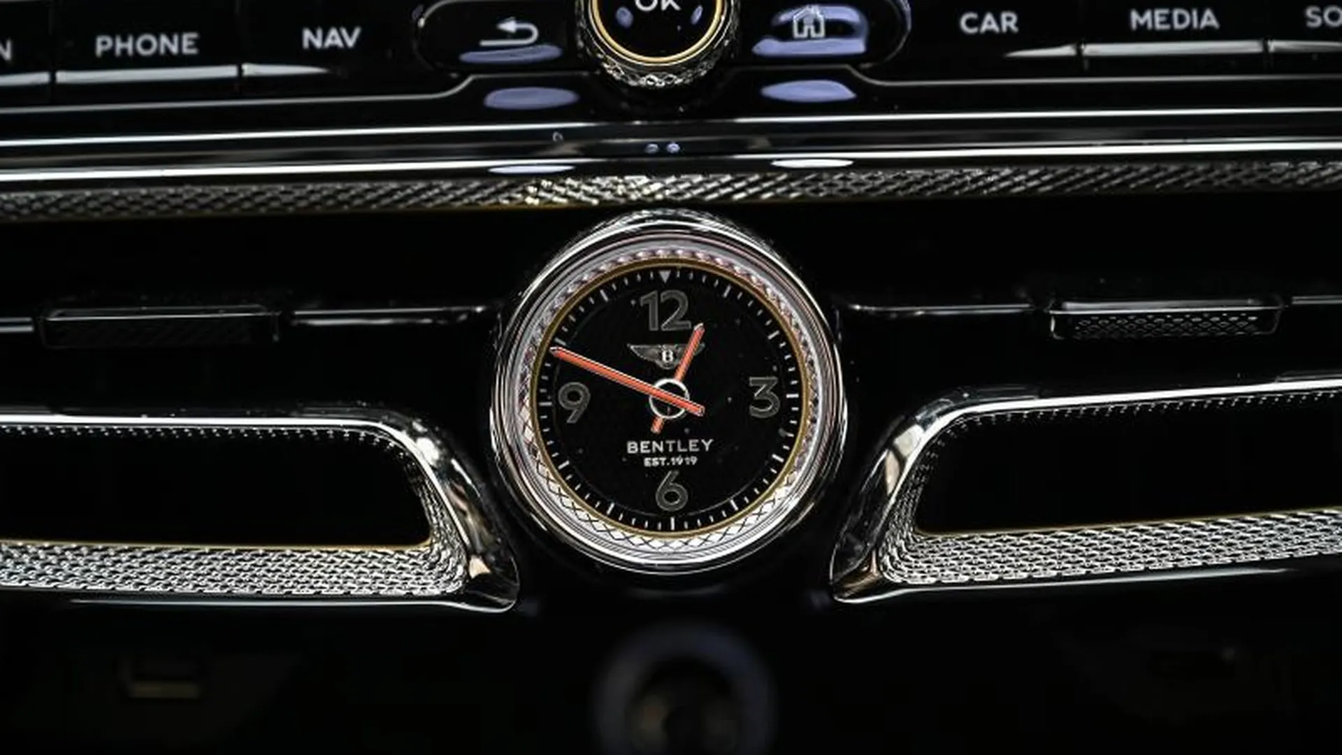 Bentley Flying Spur — photo 44