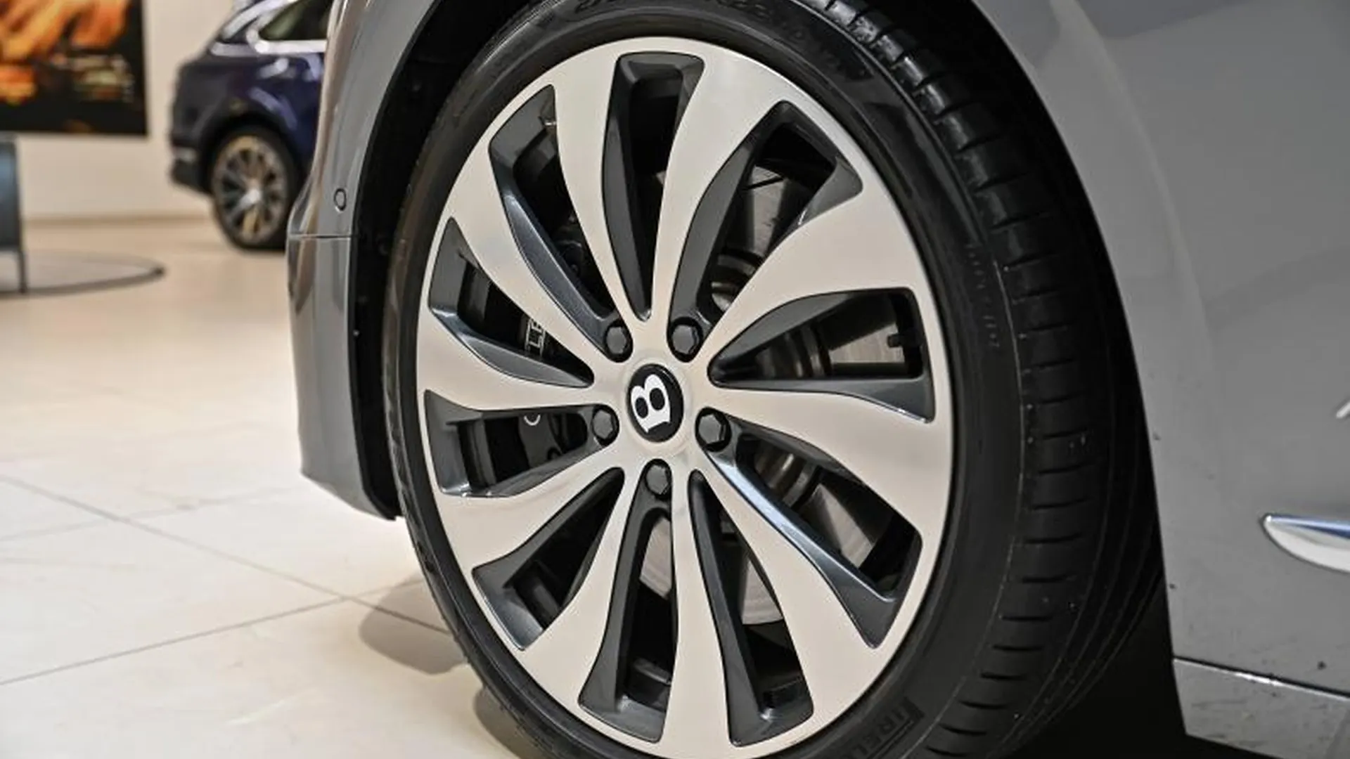 Bentley Flying Spur — photo 18