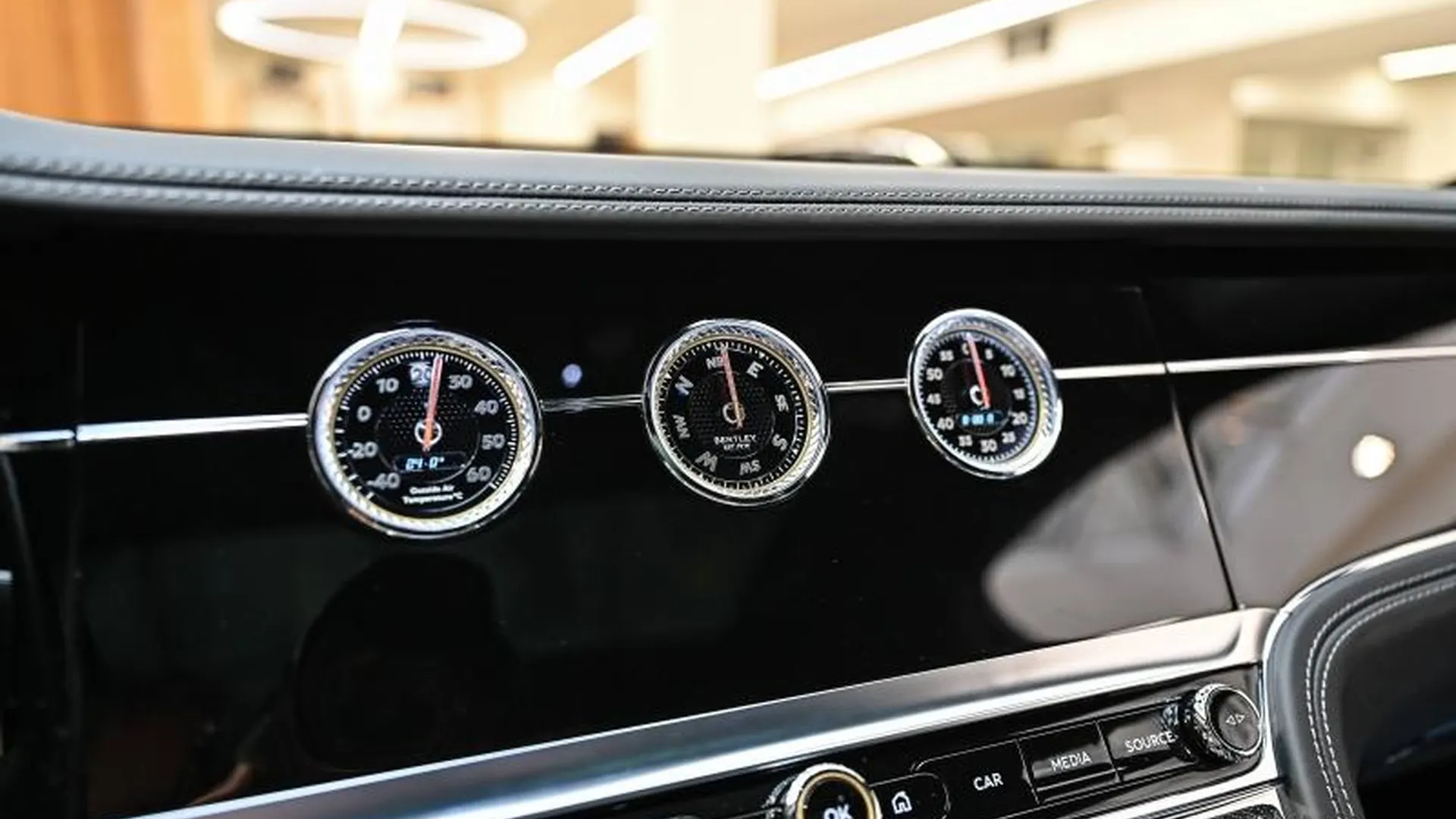 Bentley Flying Spur — photo 46
