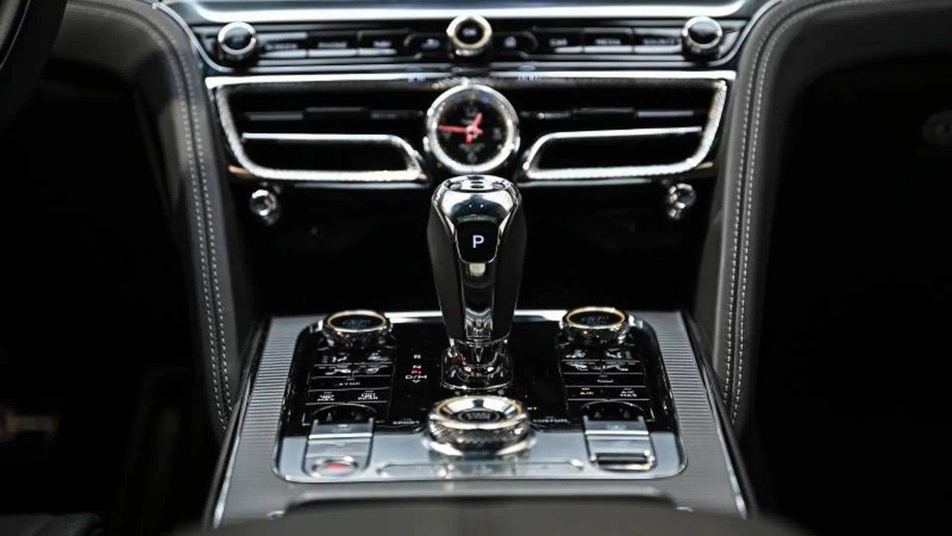 Bentley Flying Spur — photo 29