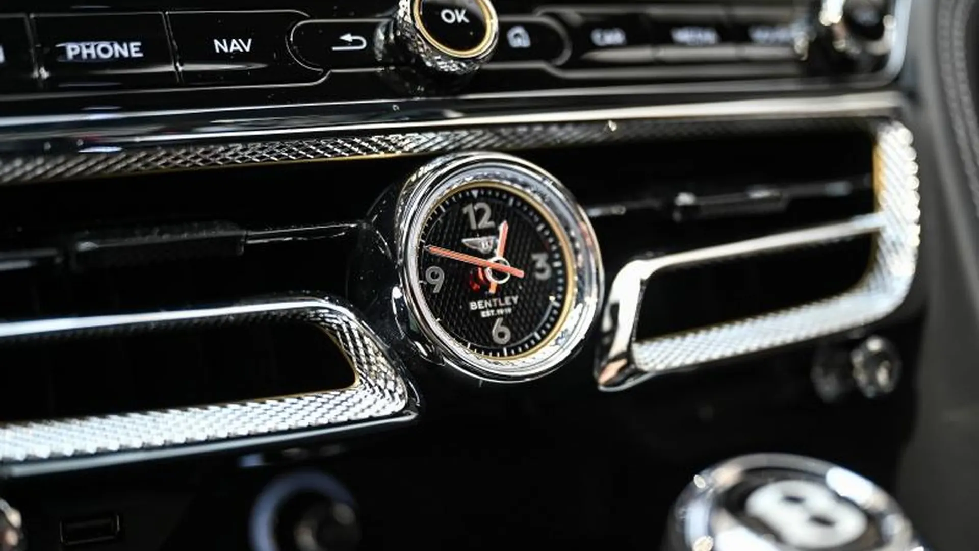 Bentley Flying Spur — photo 39