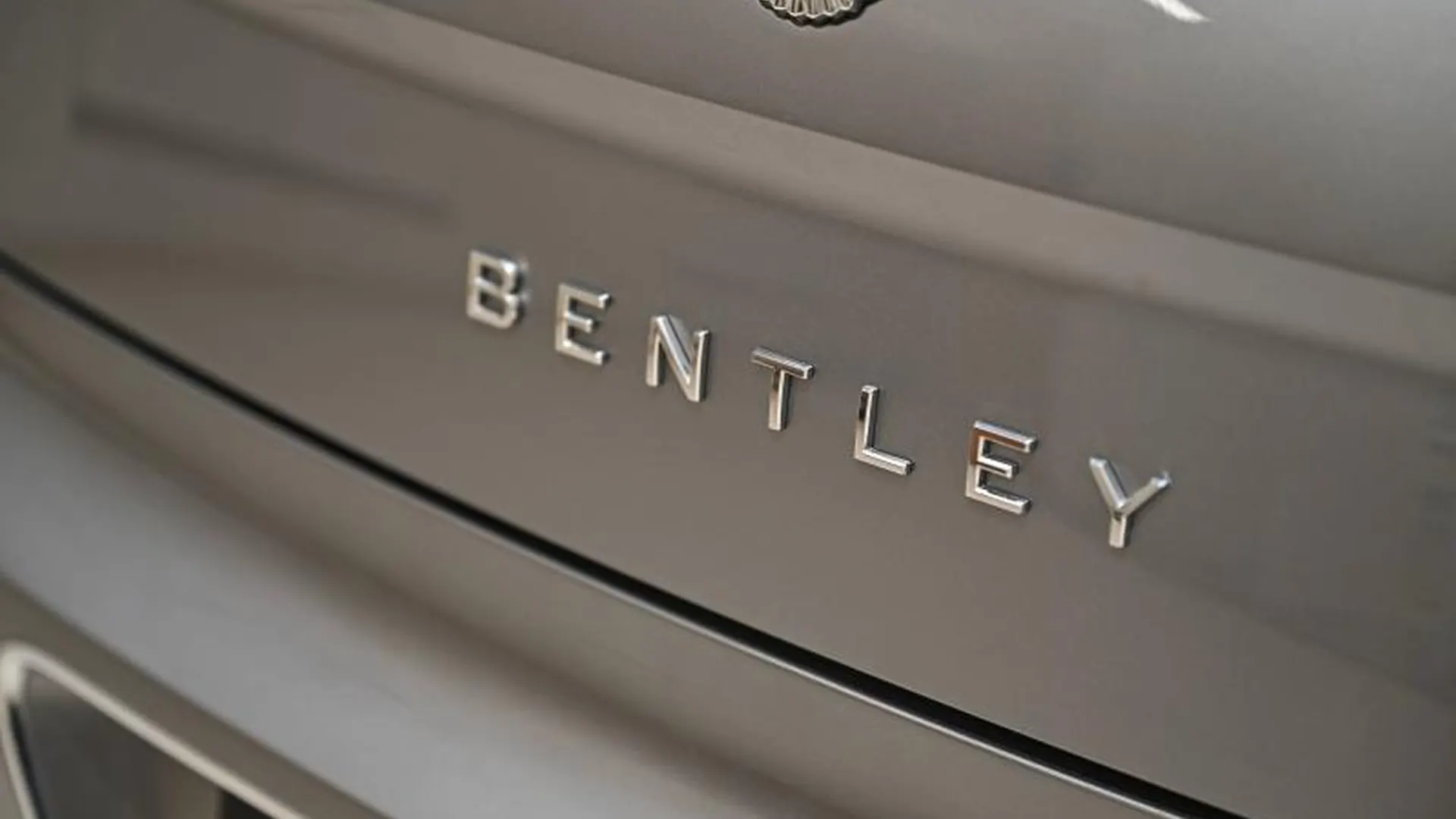 Bentley Flying Spur — photo 9